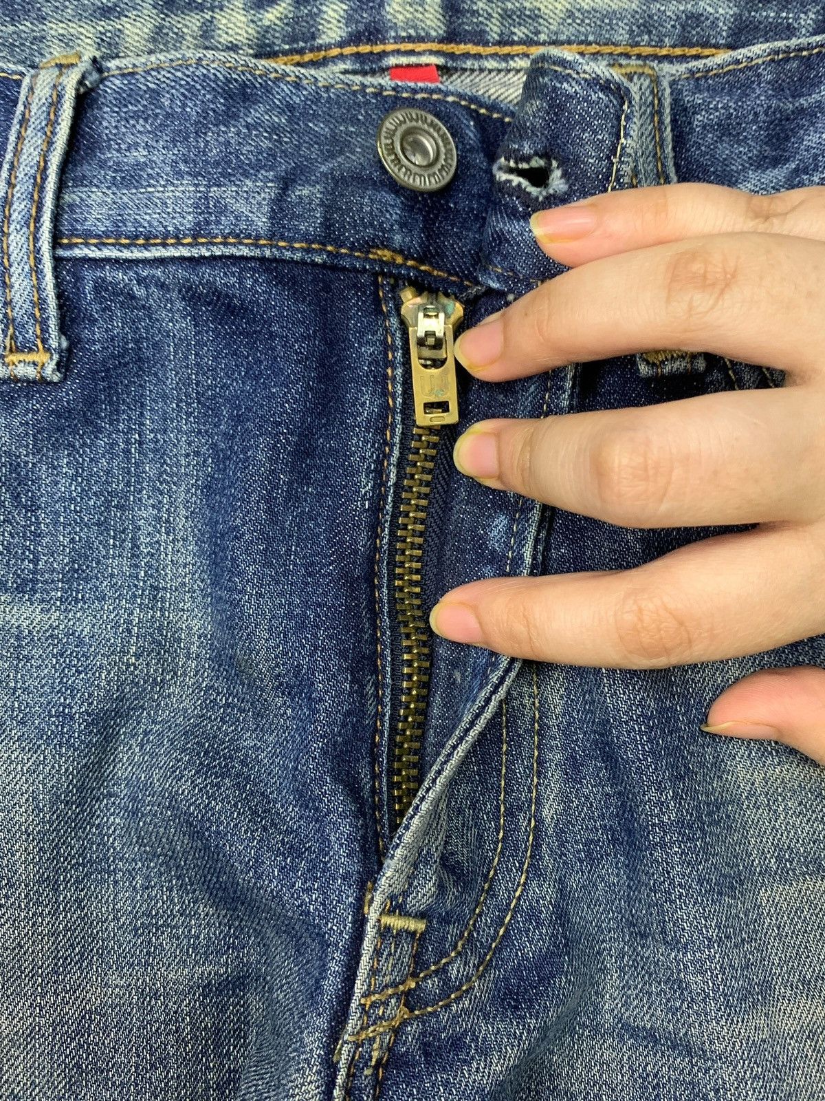 Japanese Brand × Uniqlo Vintage Japanese Uniqlo Mud Wash Distressed Loose Jeans Size US 29 - 3 Thumbnail