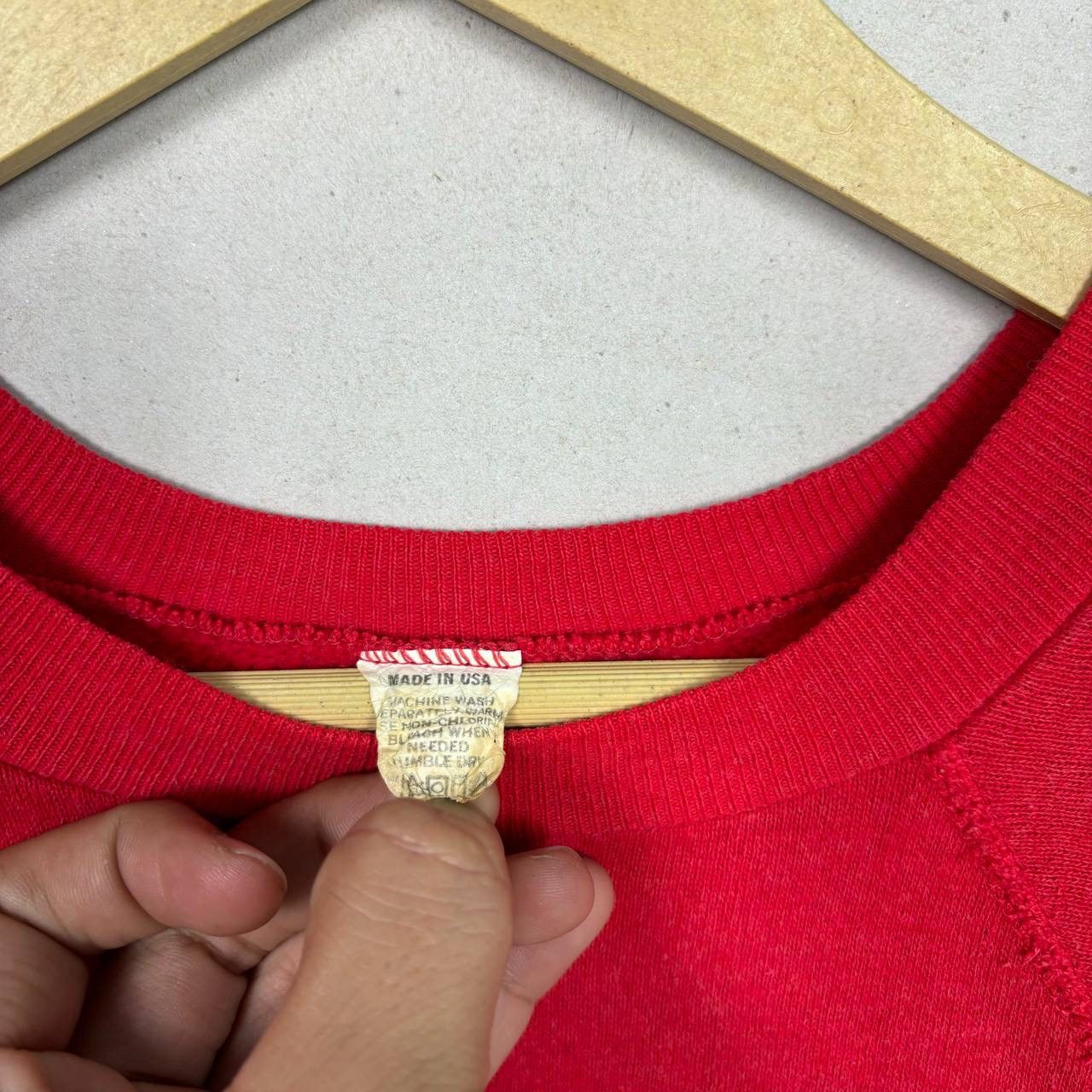 Vintage Vtg 80s Shit Happens Duck Sweatshirt Red Raglan USA Made Size US S / EU 44-46 / 1 - 4 Thumbnail