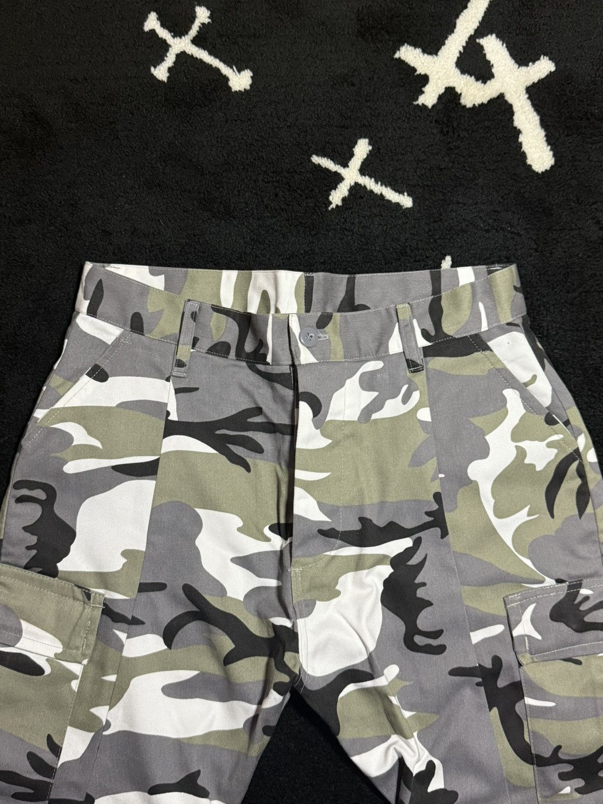 Vetements VETEMENTS CAMOFLAUGE PANTS FW17 RECONSTRUCTED CARGOS Size US 30 / EU 46 - 3 Thumbnail