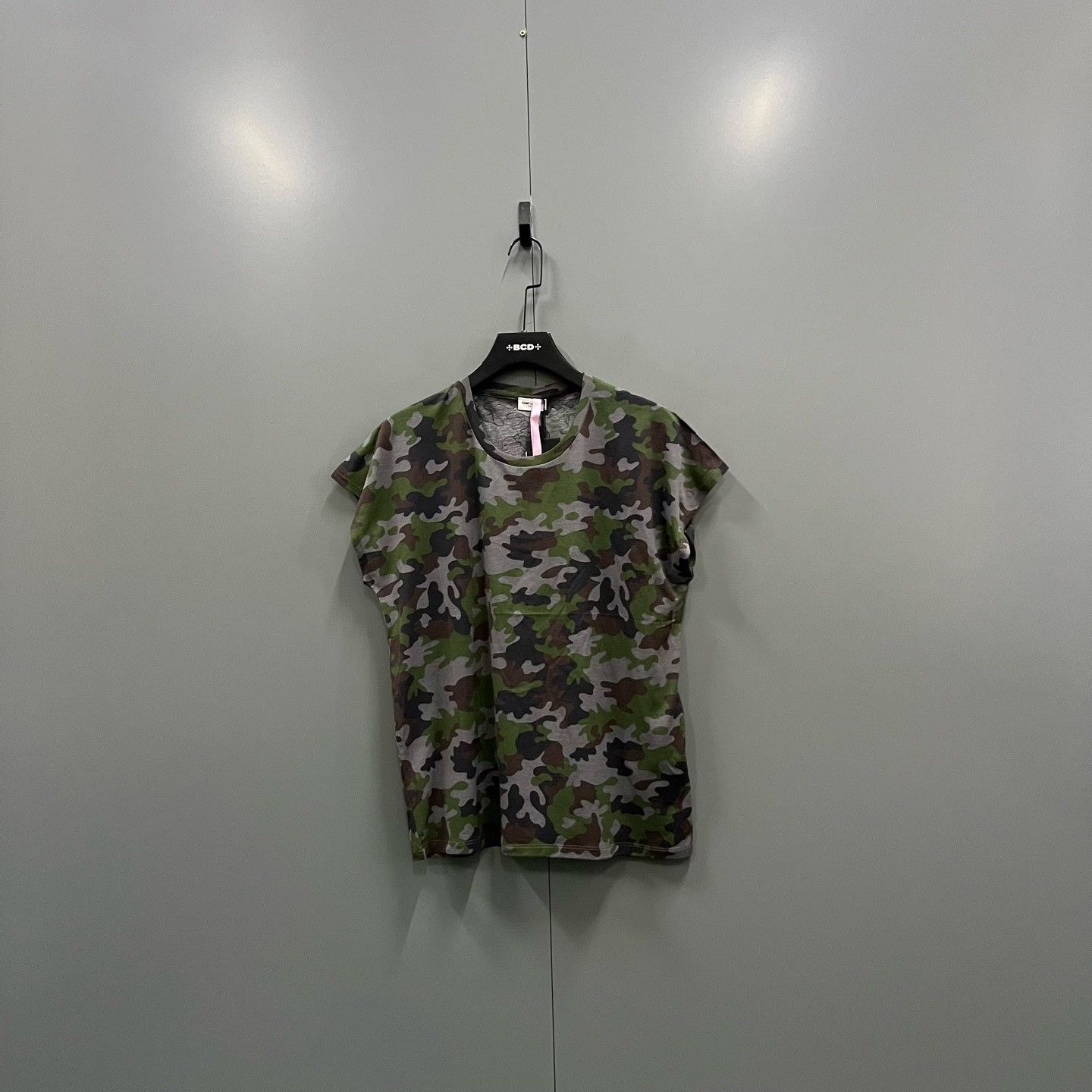 Saint Laurent Paris Saint Laurent Paris Camo T-Shirt M Women Size M / US 6-8 / IT 42-44 - 1 Thumbnail