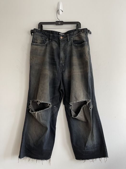 Balenciaga Destroyed Skater Jeans NWT (L) Fits 34-36 Red Carpet