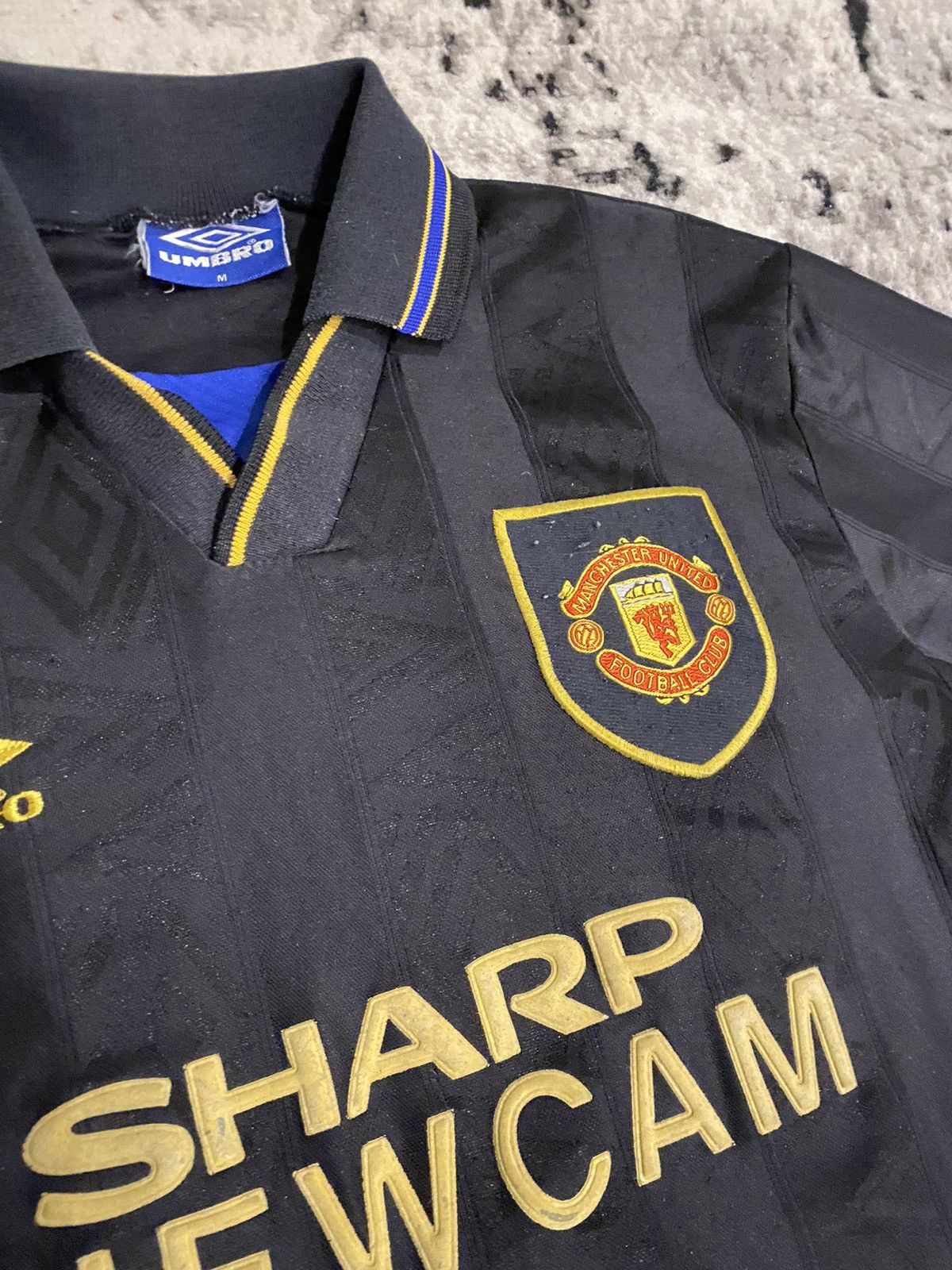 Umbro × Vintage 1993-95 Vintage Umbro Manchester United Retro Soccer Jersey Size US M / EU 48-50 / 2 - 9 Thumbnail