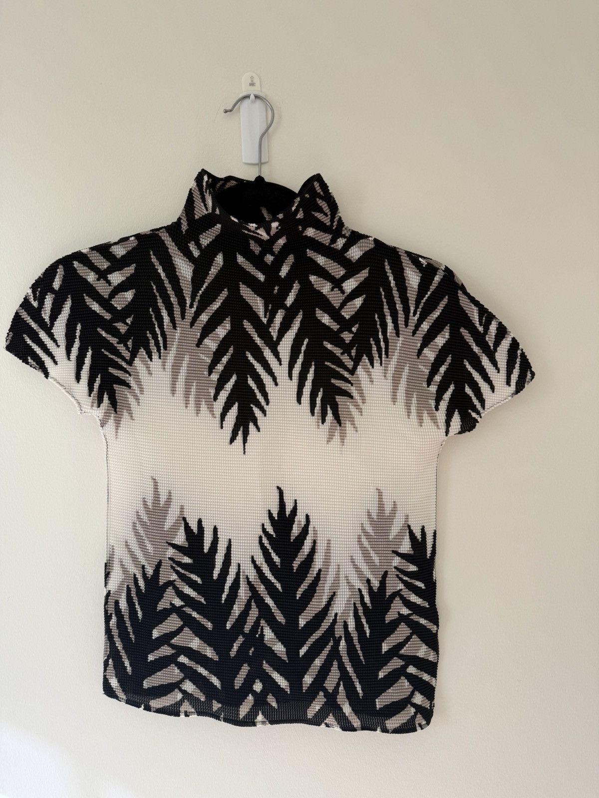 Issey Miyake Issey Miyake me black and white pleats mock neck top Size S / US 4 / IT 40 - 1 Thumbnail
