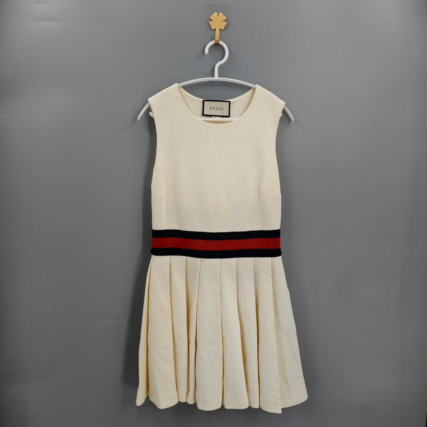 Gucci Gucci Knit White T-Shirt S Women Size S / US 4 / IT 40 - 1 Thumbnail