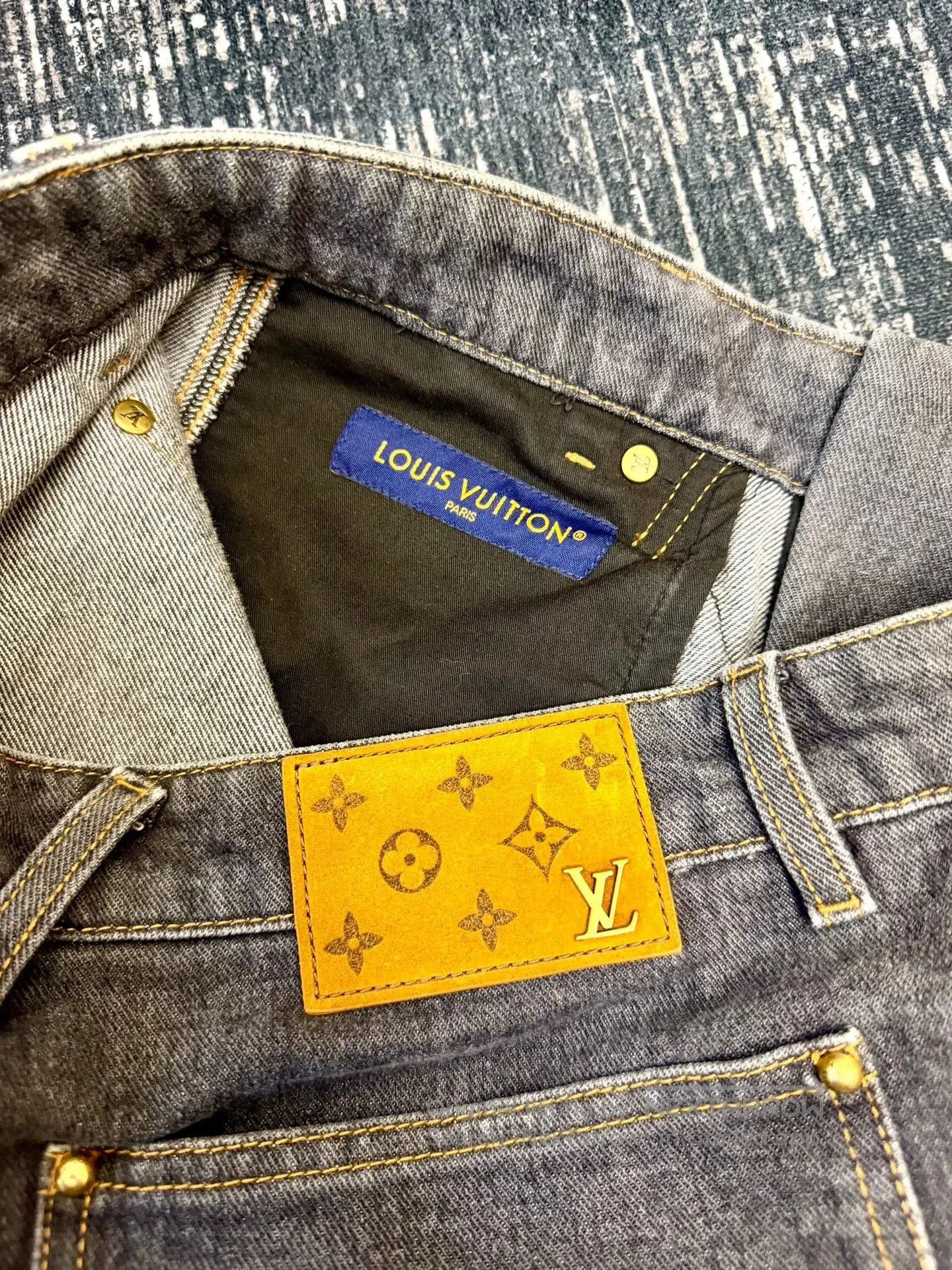 Louis Vuitton louis vuitton gray logo denim pants. Size US 31 - 4 Thumbnail