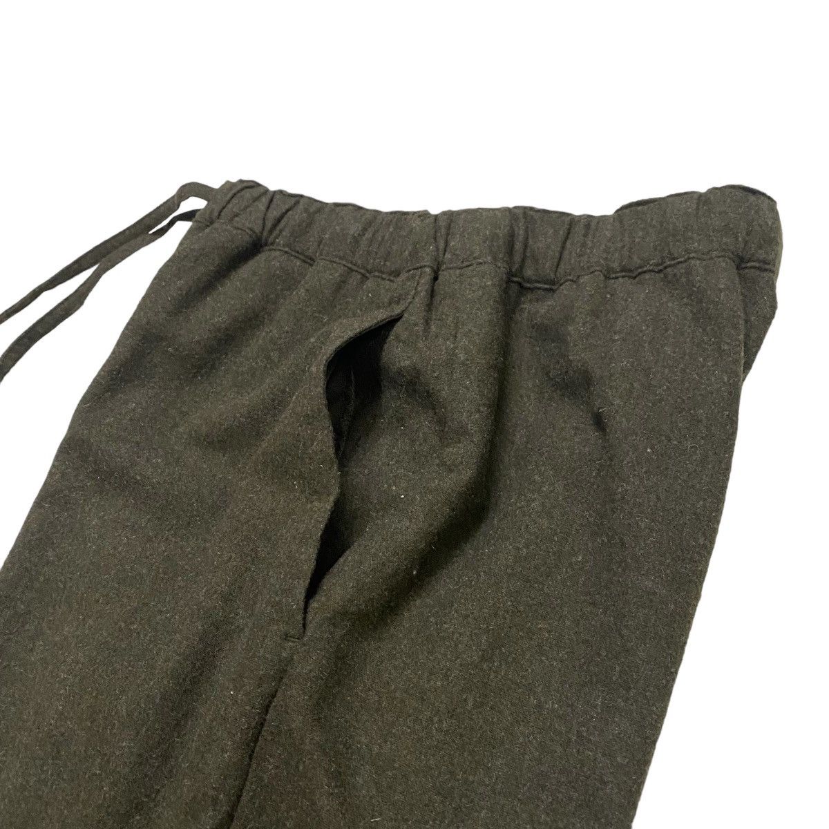JW Anderson × Uniqlo Jw Anderson X Uniqlo loose fit trousers Size 28" / US 6 / IT 42 - 9 Thumbnail