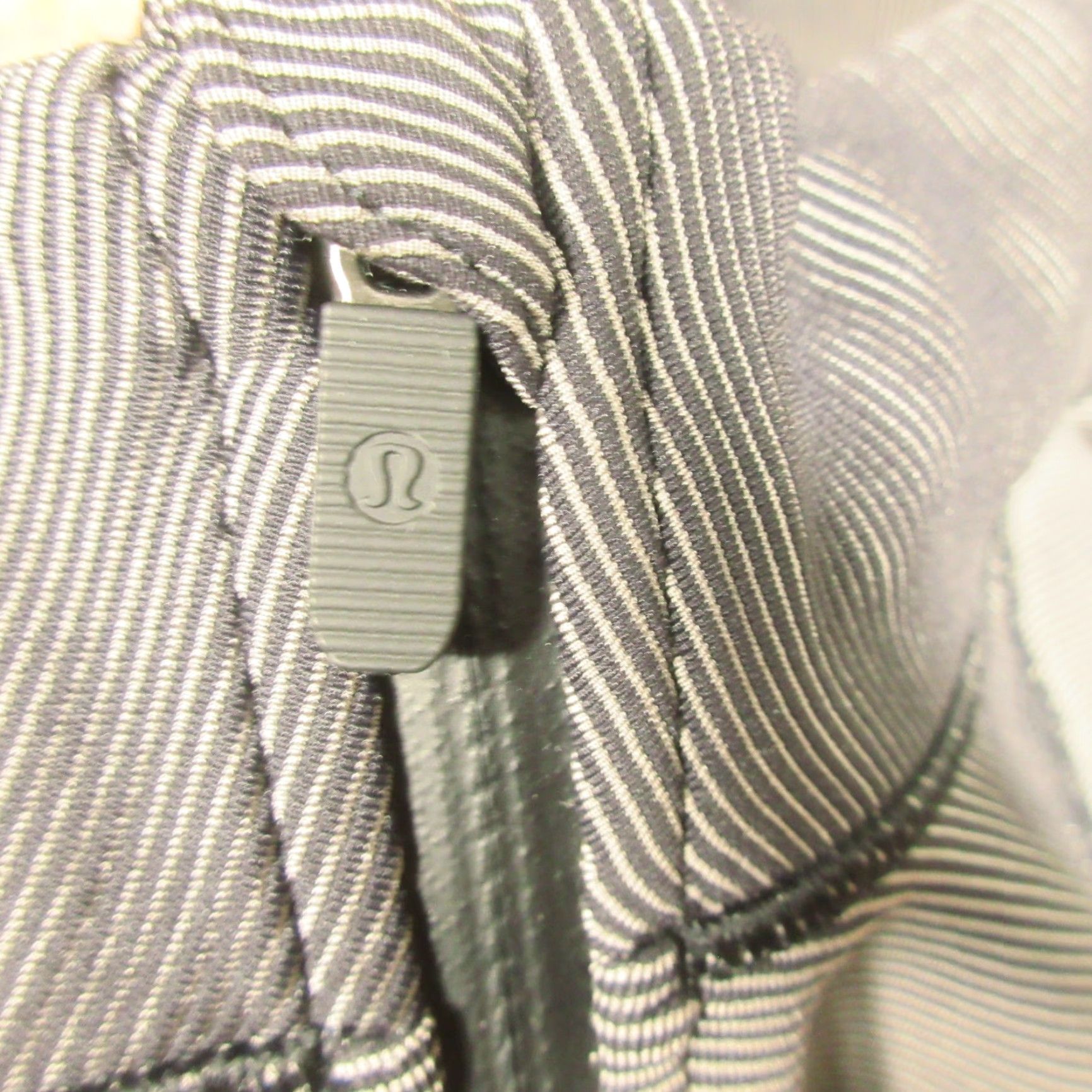 Lululemon Lululemon Running Jacket Women 6 Black Reflective Striped Thumb Holes Zip Jacket Track Lightweight Pockets Athletic Size M / US 6-8 / IT 42-44 - 3 Thumbnail
