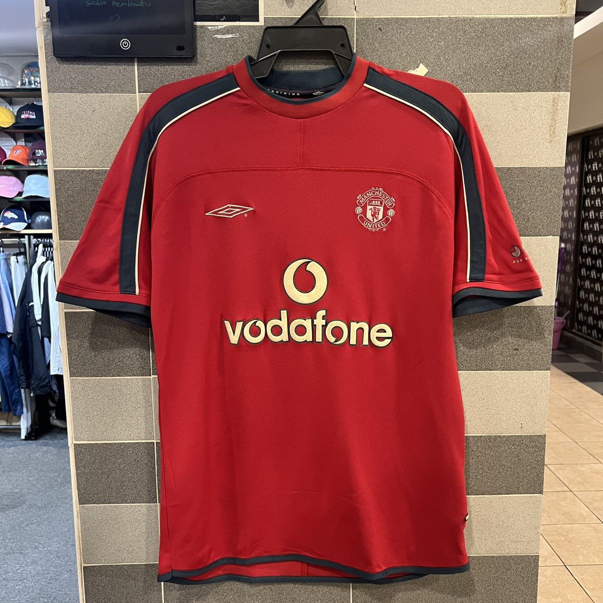 Umbro Manchester united training jersey 2000/2001 Size US M / EU 48-50 / 2 - 1 Thumbnail