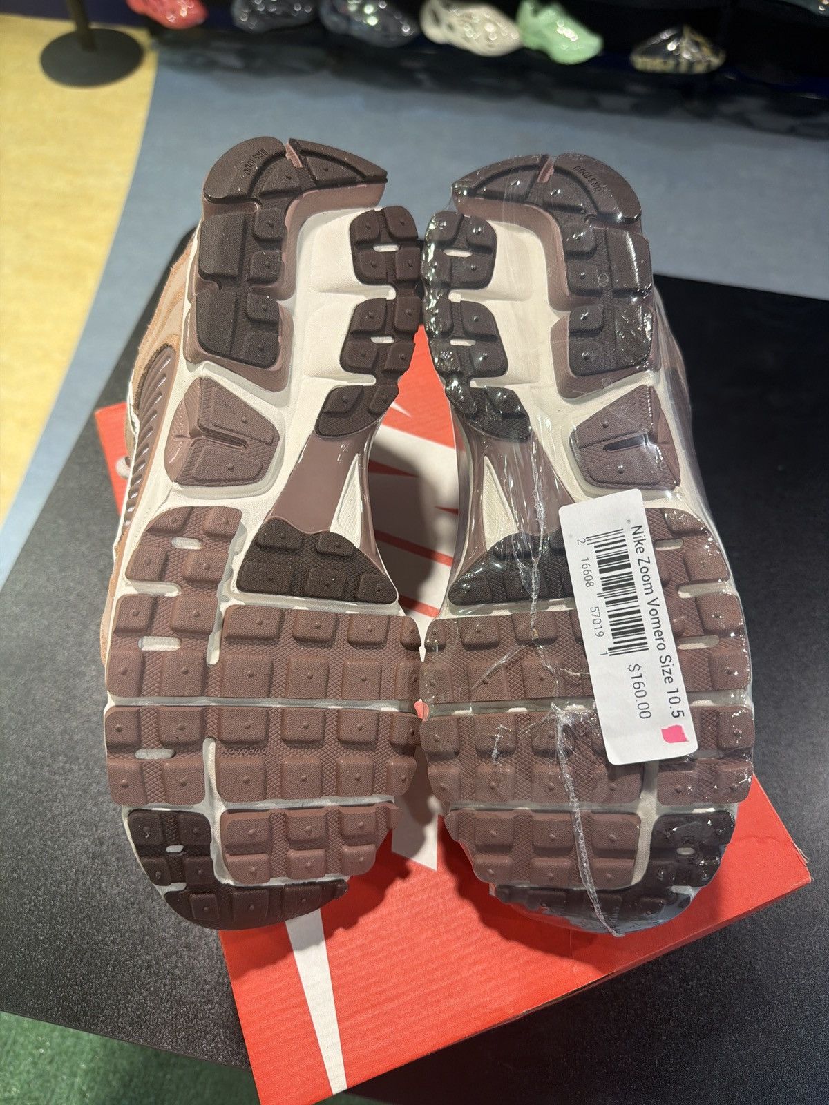 Nike Nike Zoom Vomero 5 Dusted Clay Size-10.5 Brand New QuickShip Size US 10.5 / EU 43-44 - 7 Thumbnail