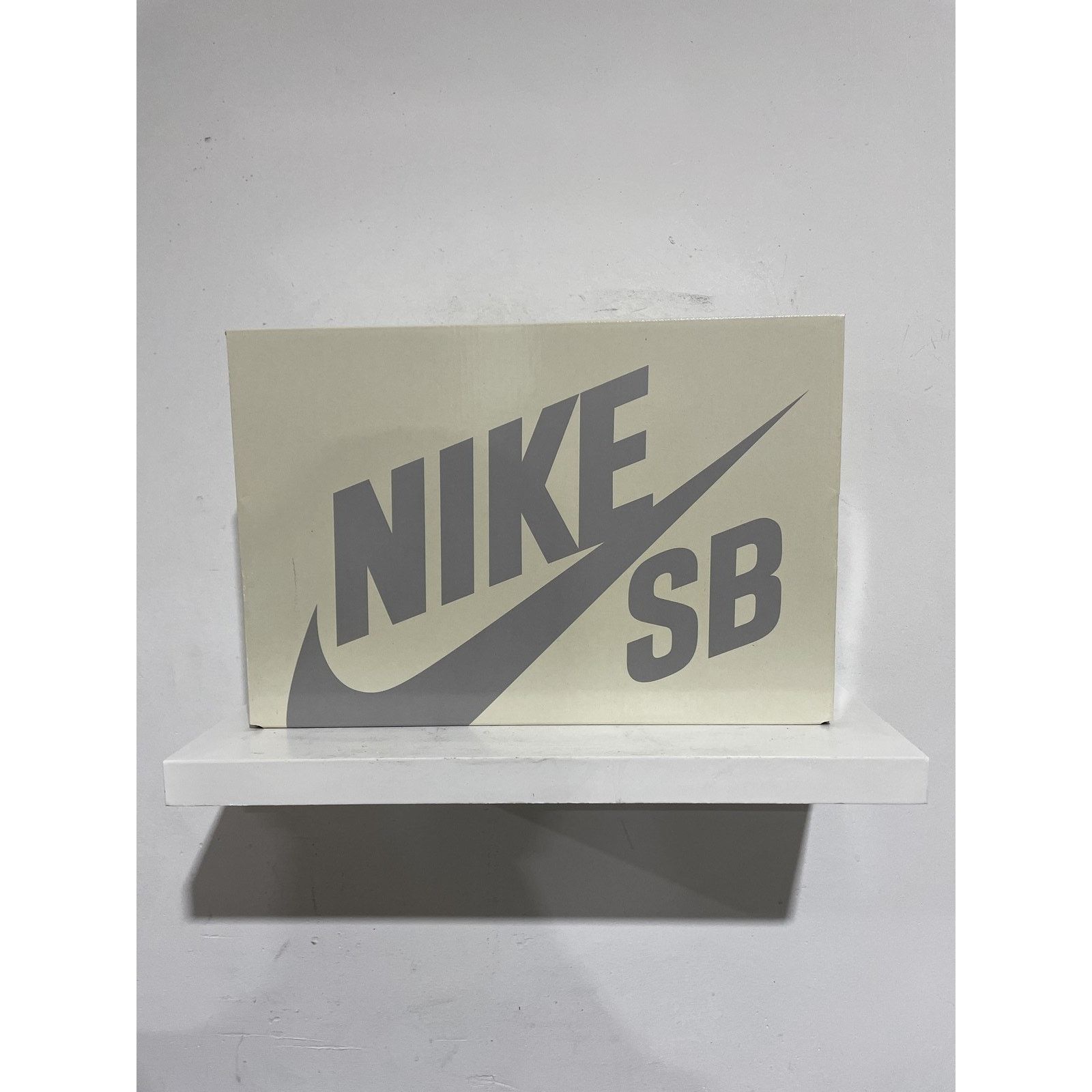 Nike NIKE SB AIR MAX 2 CB 94 SUPREME METALLIC GOLD SIZE 8.5 NEW Size US 8.5 / EU 41-42 - 9 Thumbnail