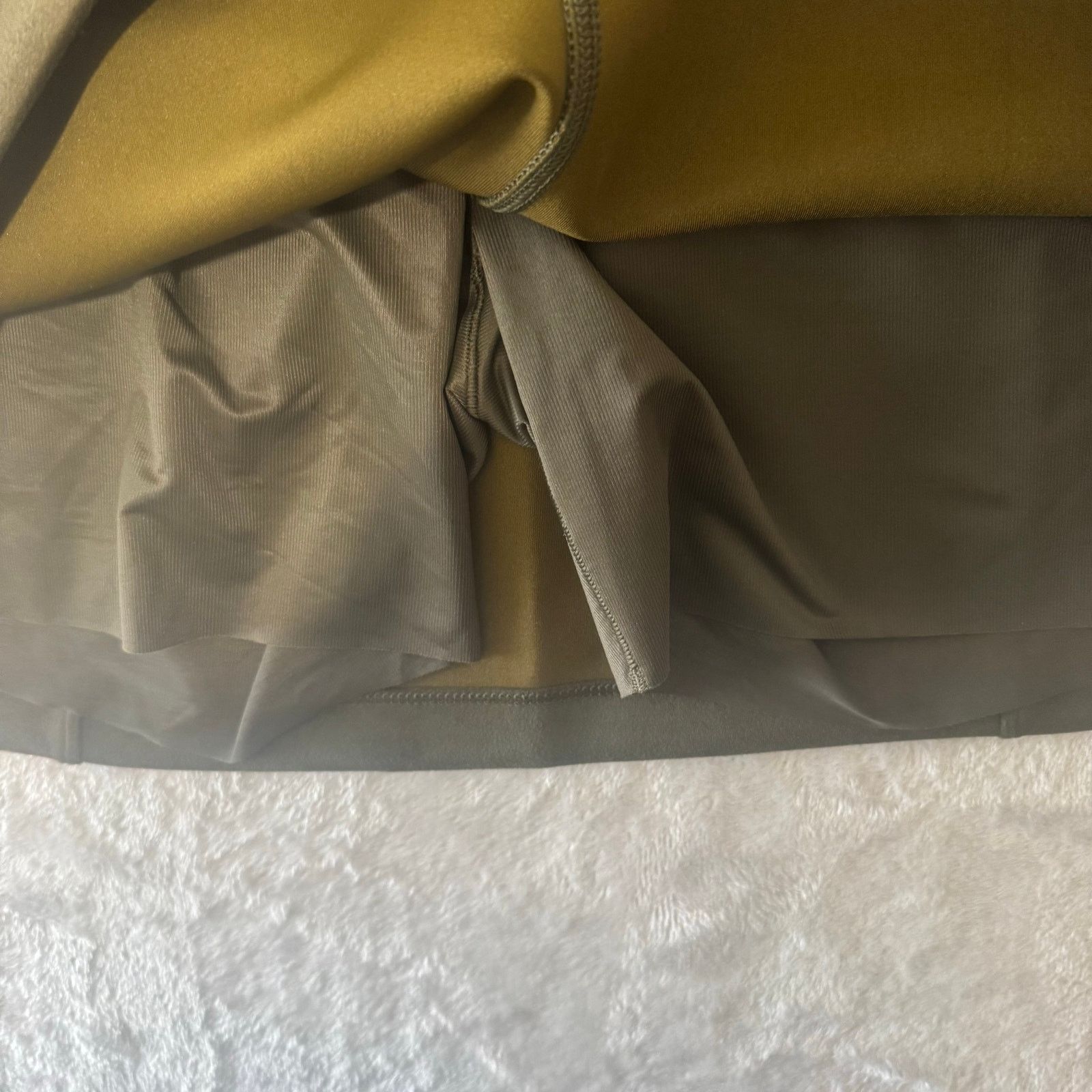 Spanx NWT Spanx Faux Suede Mini Skirt Built in Shorts L Green Size 32" / US 10 / IT 46 - 9 Thumbnail