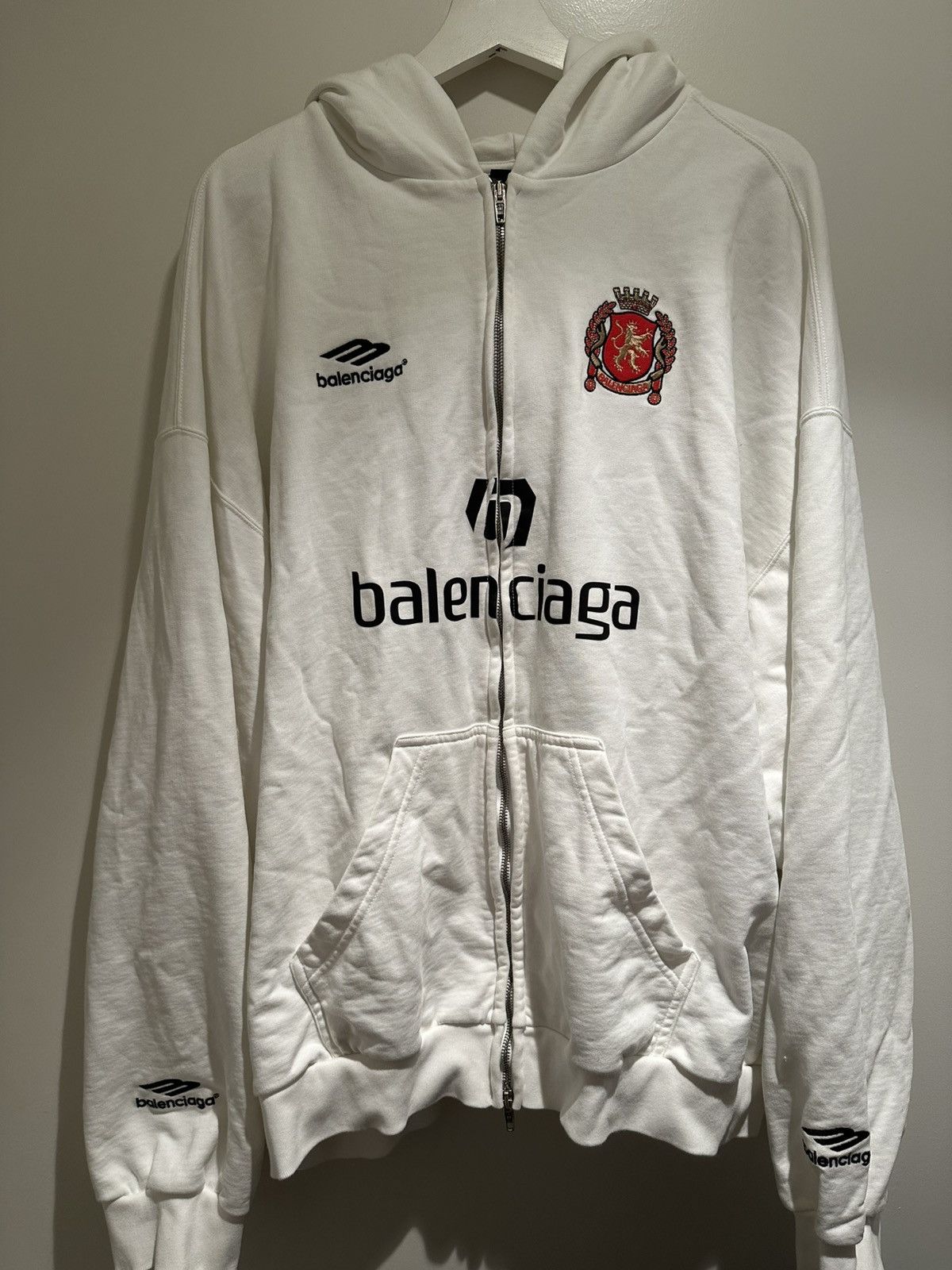 Balenciaga BALENCIAGA SOHO EXCLUSIVE ZIP-UP HOODIE – WHITE Size US XXL / EU 58 / 5 - 1 Thumbnail