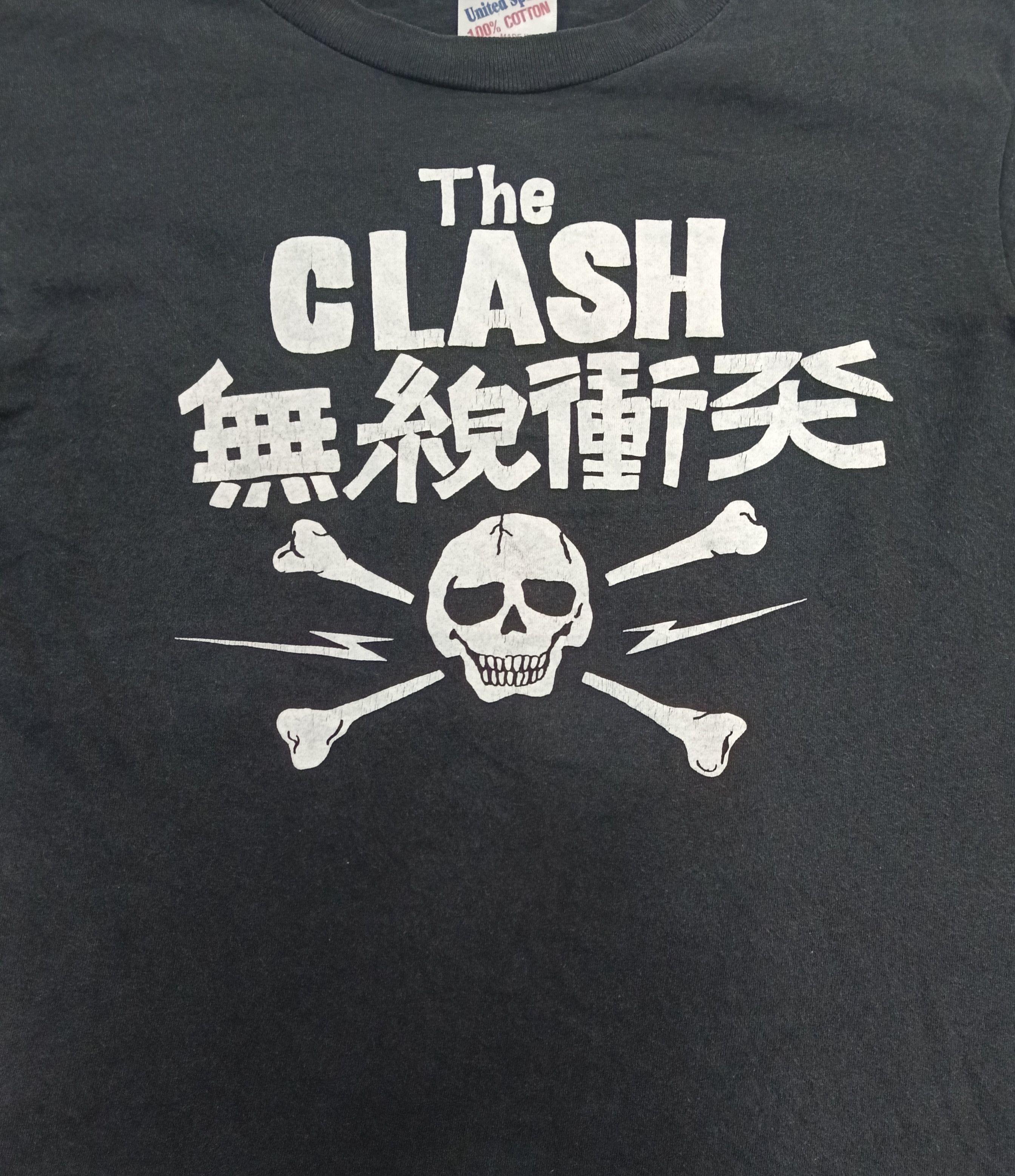Vintage VINTAGE DISTRESSED 90s THE CLASH T SHIRT Size US S / EU 44-46 / 1 - 1 Thumbnail
