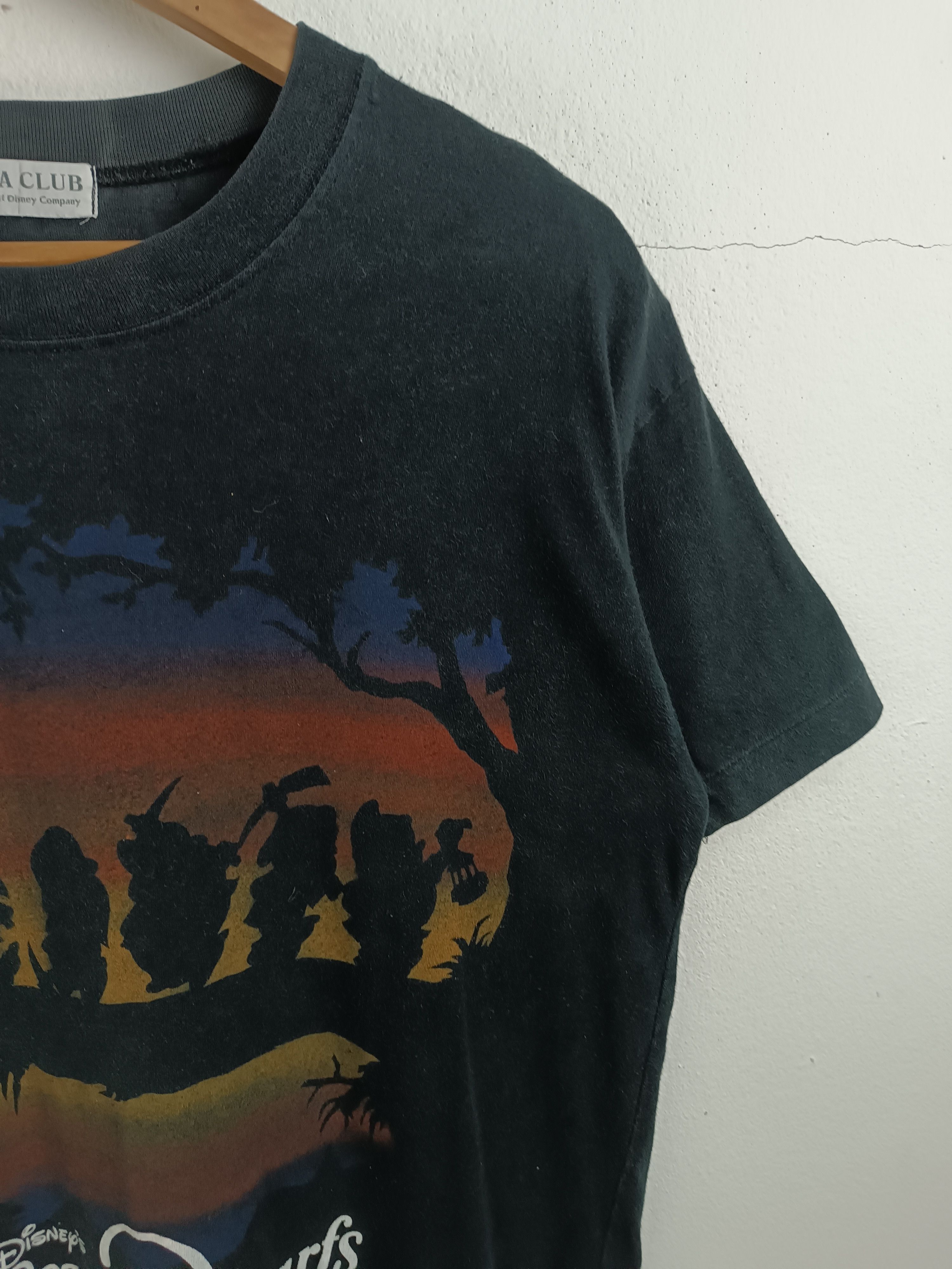Disney VINTAGE 90'S THE SEVEN DWARFS FADED TEE snow white grumpy Size US M / EU 48-50 / 2 - 6 Thumbnail
