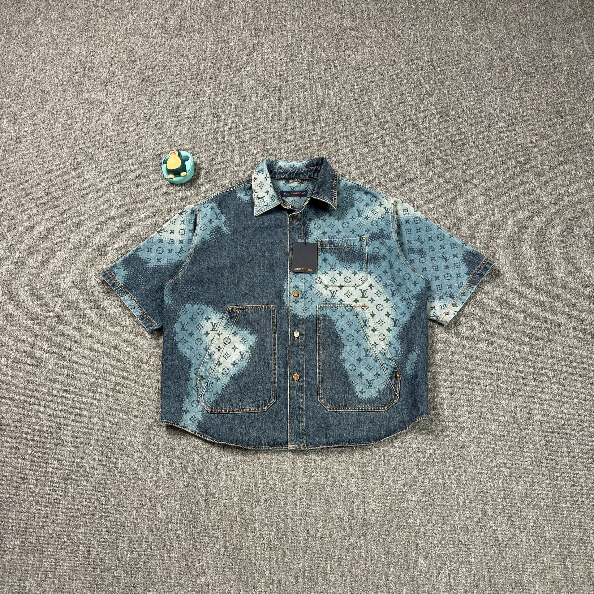 Louis Vuitton Louis Vuitton Monogram Denim Shirt Size L Size US L / EU 52-54 / 3 - 1 Thumbnail