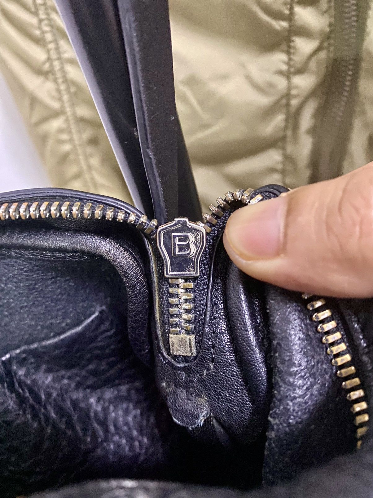 Balenciaga Balenciaga Everyday Calfskin Leather sling bag Size ONE SIZE - 11 Thumbnail