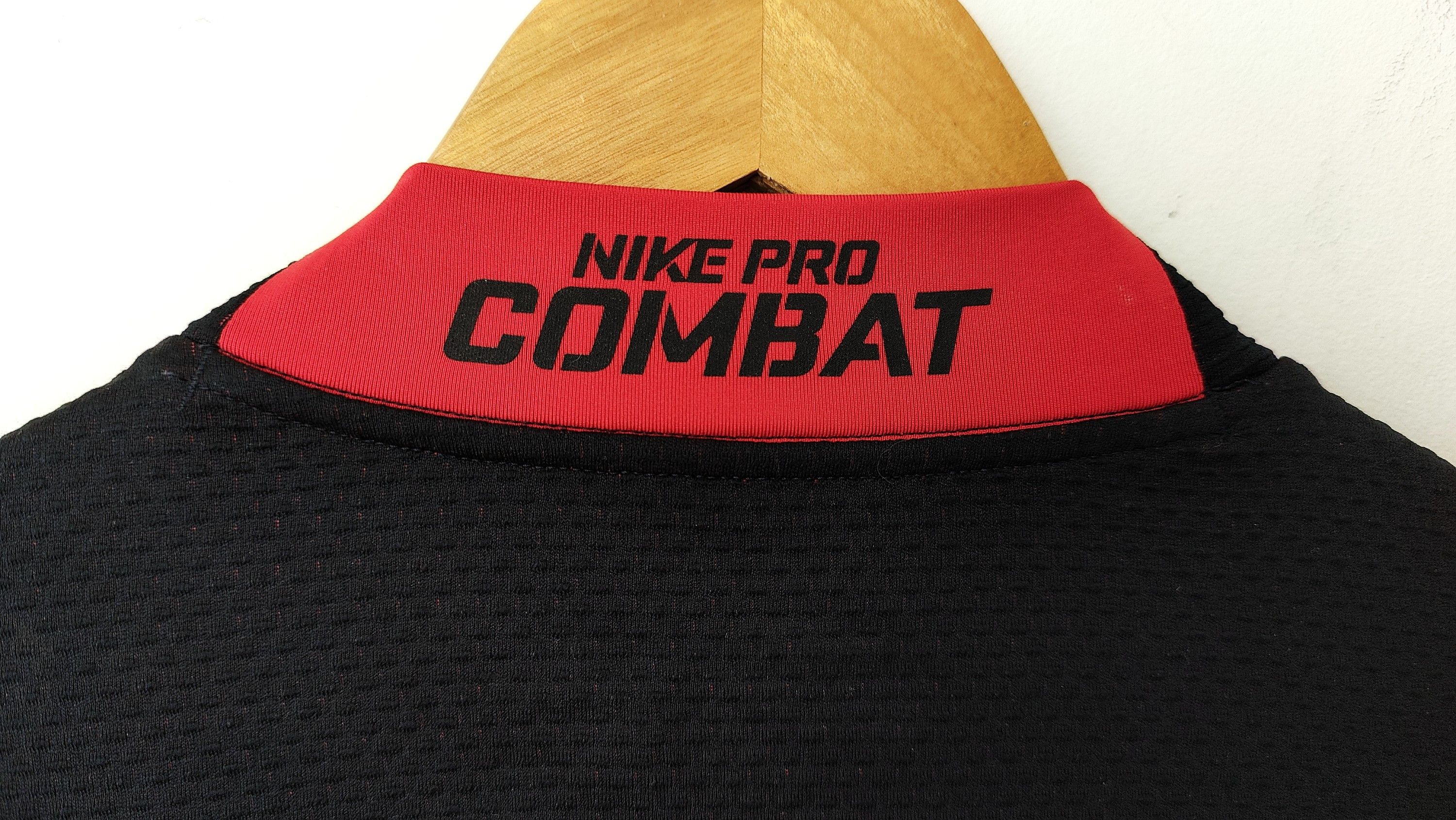 Nike Nike Hyperwarm Shield Pro Combat Fitted Mock Size US L / EU 52-54 / 3 - 6 Thumbnail