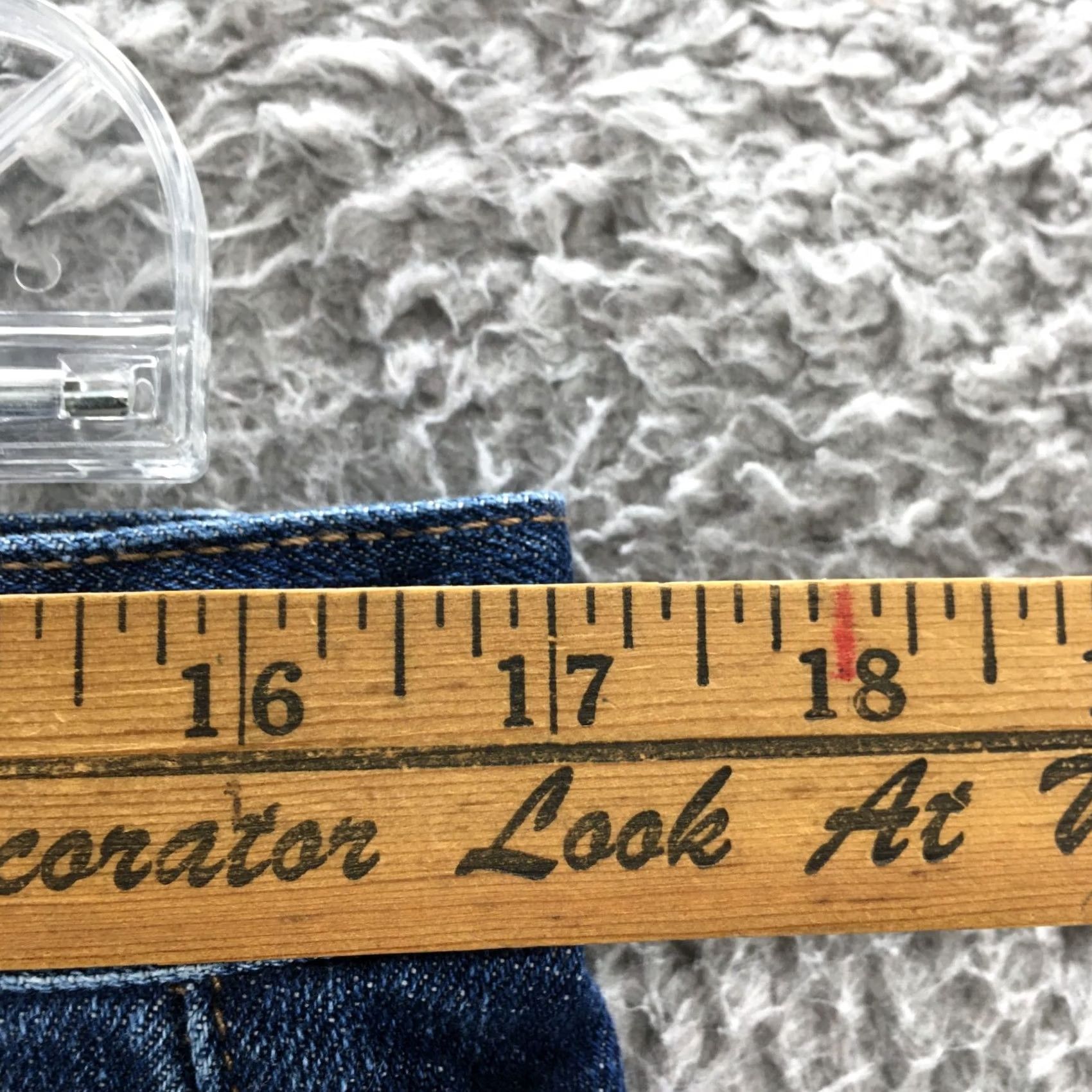 Calvin Klein Calvin Klein Cut-Off Shorts Womens 30/10 Blue Denim Mid Rise Zip Shorts Regular 34x4.5 5-Pocket Denim Vintage: No Mens Womens Girls? Size 30" / US 8 / IT 44 - 6 Thumbnail