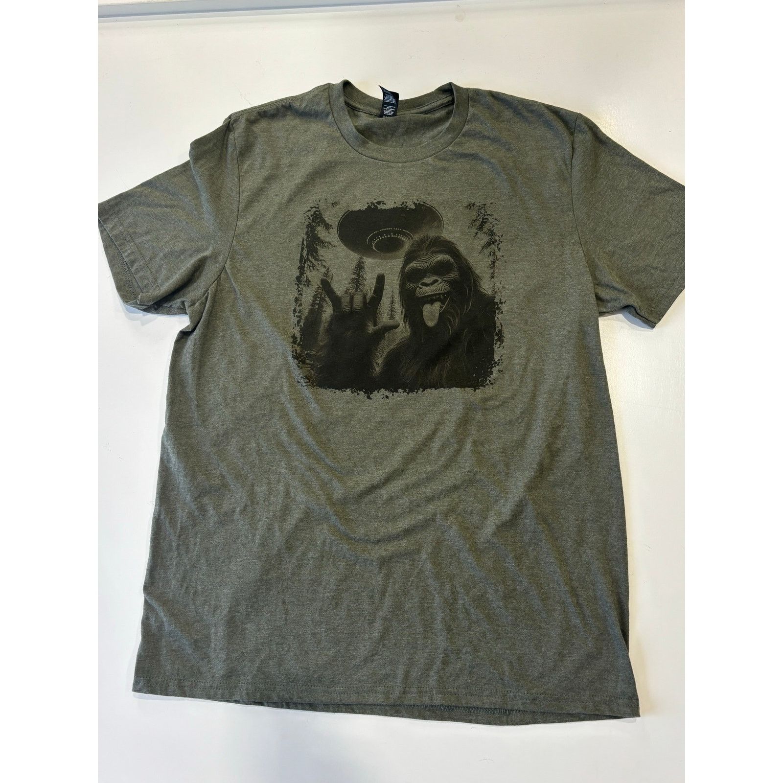 Other Bigfoot UFO Alien Unisex Olive Graphic Tee Rocker Tshirt Size US L / EU 52-54 / 3 - 2 Thumbnail