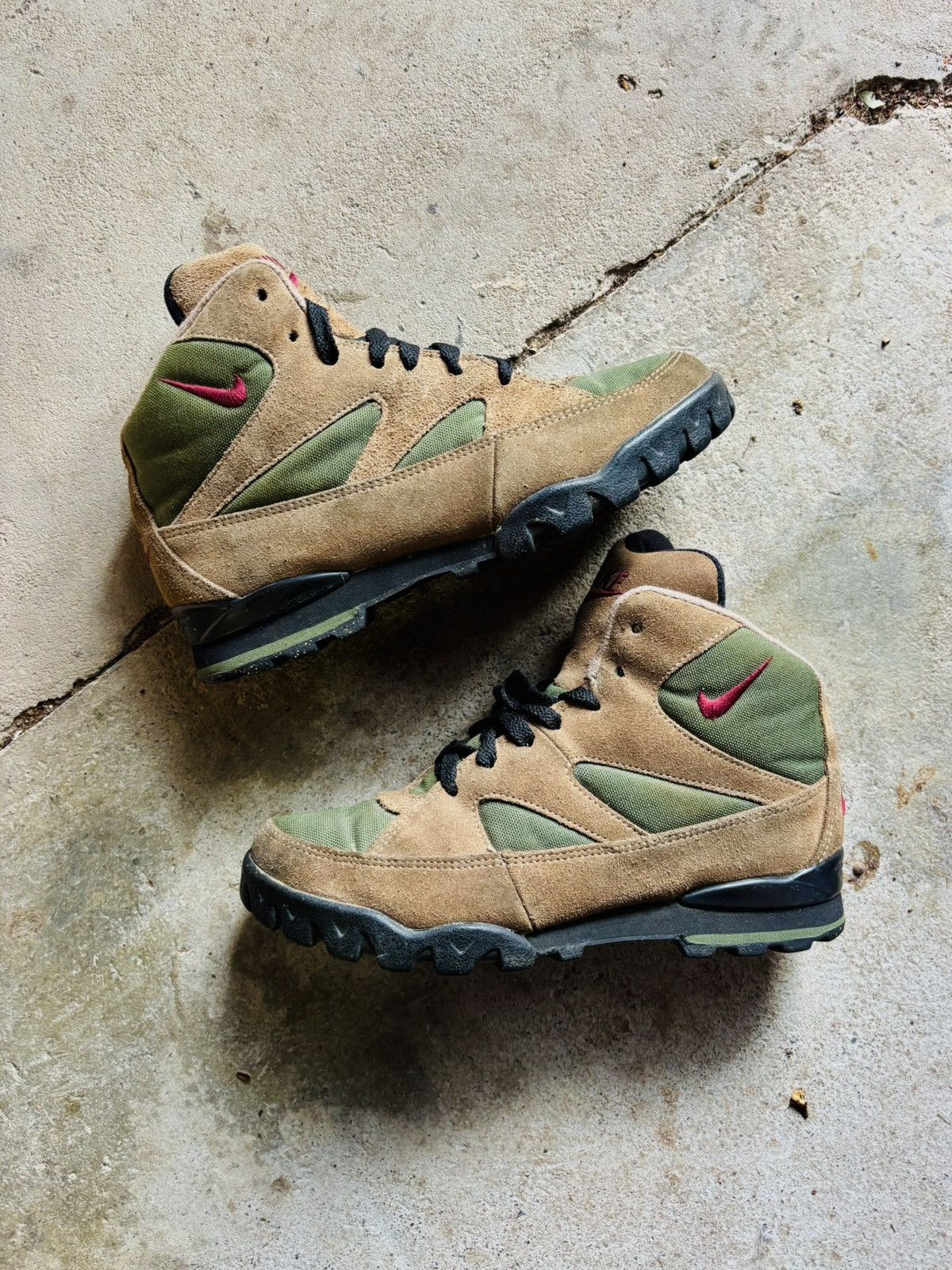 Vintage Vintage Nike ACG Hiking Boots Size US 8.5 / EU 41-42 - 1 Thumbnail
