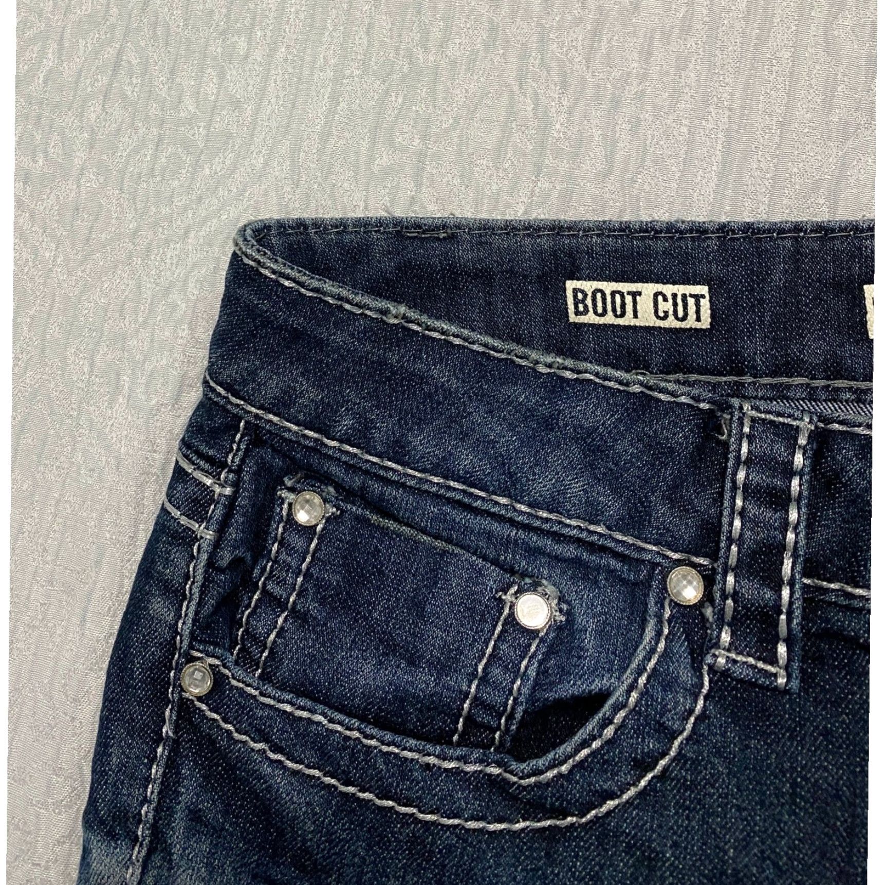 Mossimo Mossimo Jeans Bootcut Womens 13 Blue Dark Wash Embellished Pockets Sequin Rhinestone Utility Style Flap Zipper Button Cotton Denim 33x33 Size 34" / US 12 / IT 48 - 4 Thumbnail