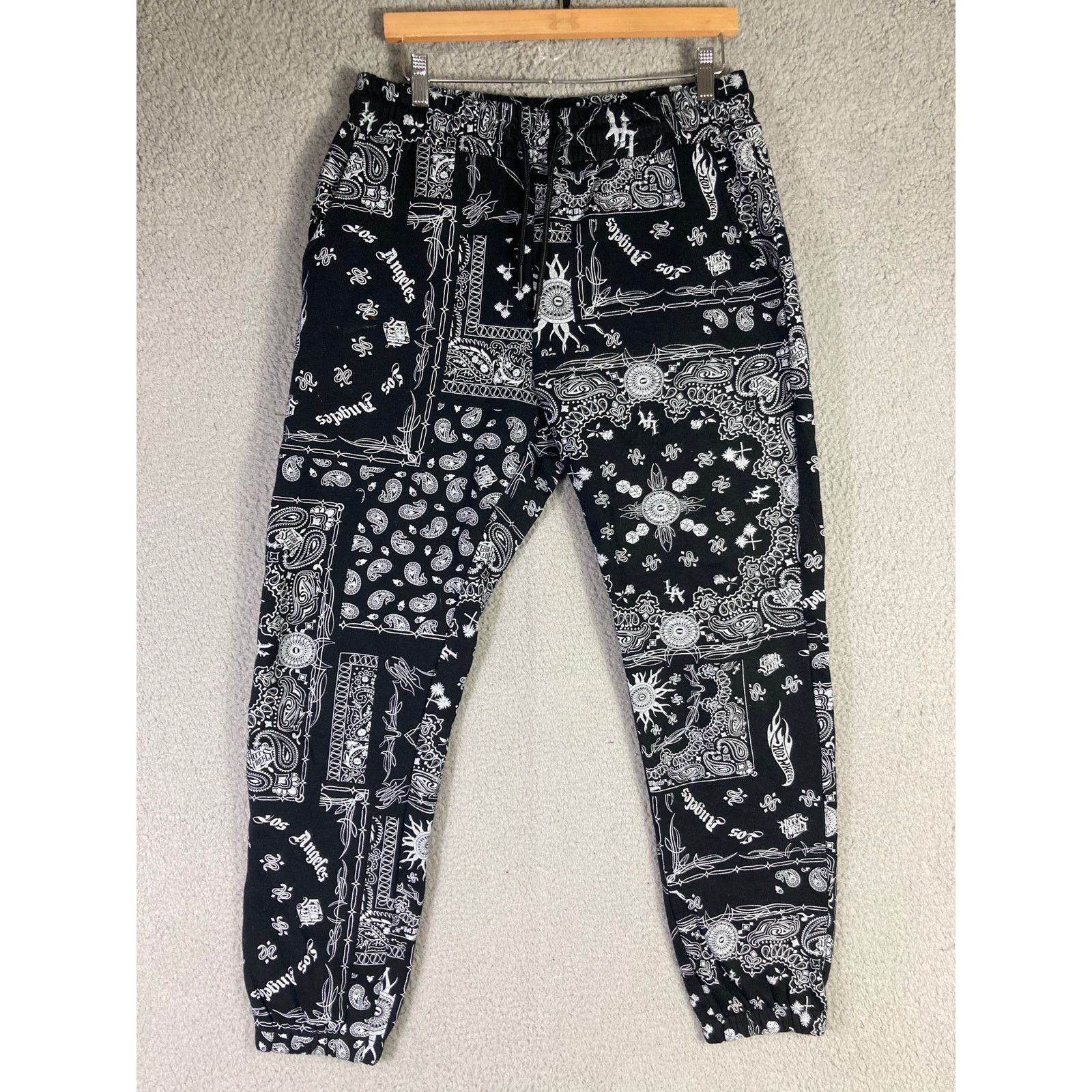 Forever 21 Forever 21 Men's Paisley Print Jogger Pants M Hot Wheels Size 32" / US 10 / IT 46 - 2 Thumbnail