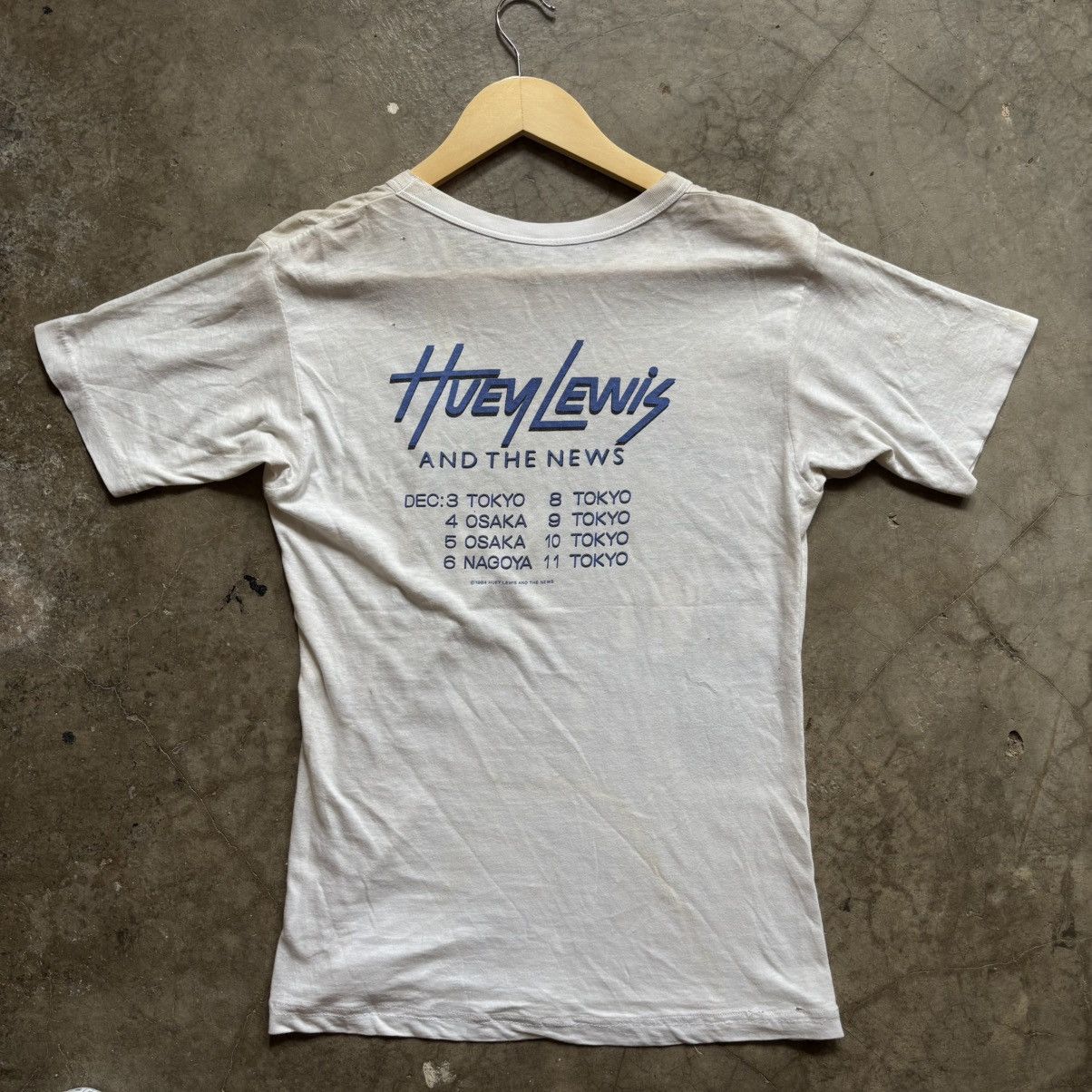 Band Tees Huey lewis and the news vintage 80s band Size US M / EU 48-50 / 2 - 2 Thumbnail