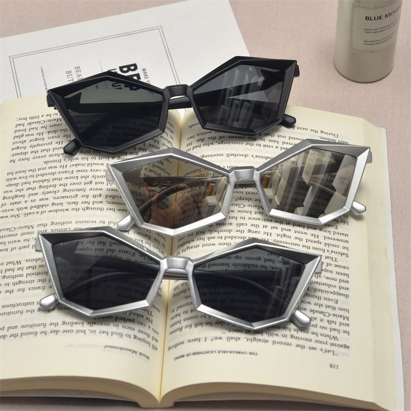 VIBE Vintage Street ins style custom avant-garde sunglasses Size ONE SIZE - 2 Thumbnail