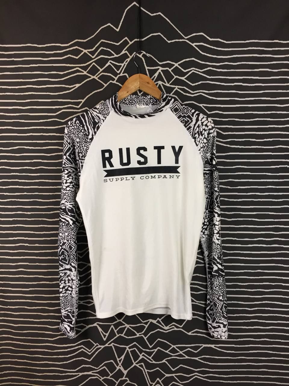 Rusty Rusty Supply Co. Patterned Sleeves Surfwear Rash Guard Size US L / EU 52-54 / 3 - 2 Thumbnail