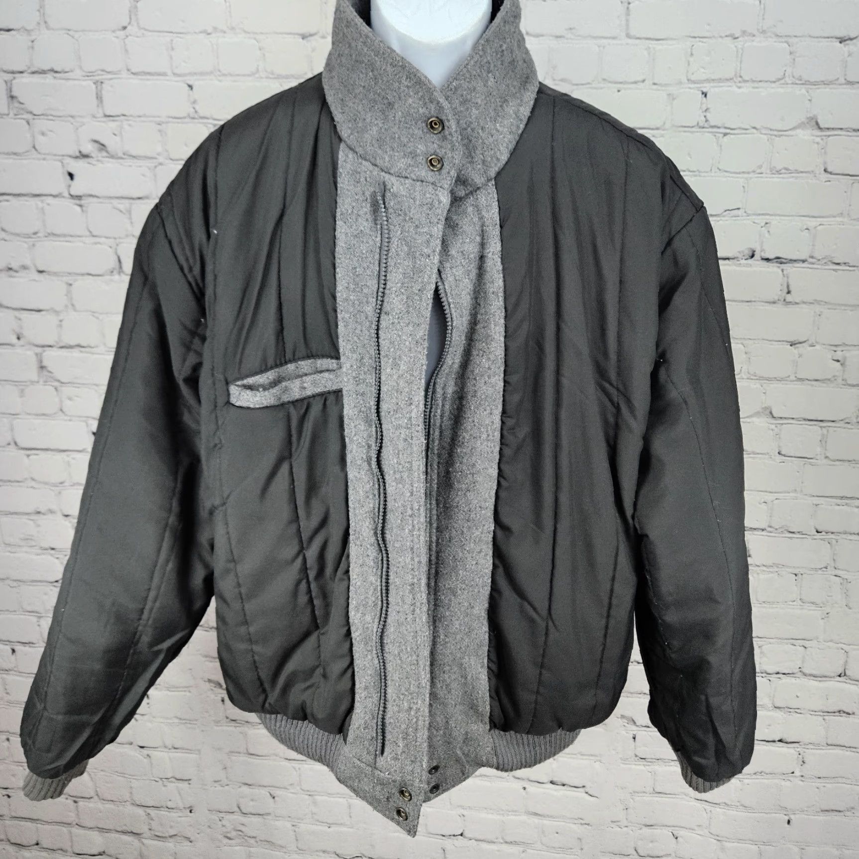 Vintage VINTAGE Expressions Bomber Jacket Wool Blend Zip Snap Insulated Grey XL 46 Men Wool Blend Zip Snap Pockets Stand-Up Collar 55 in Chest Vintage Mens Size US S / EU 44-46 / 1 - 7 Thumbnail