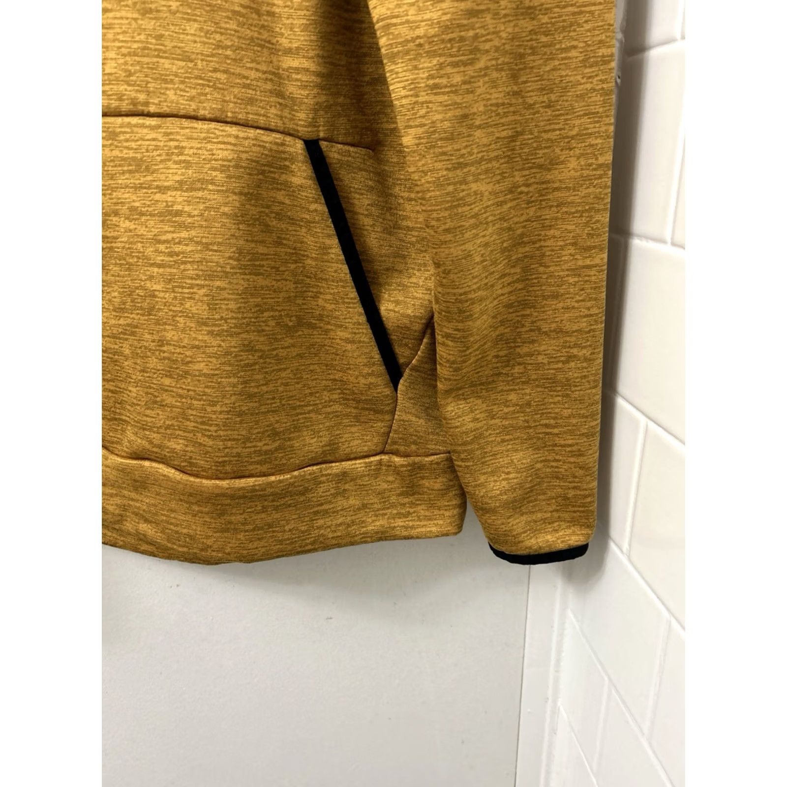 Under Armour Under Armour Sweatshirt Mens Medium Tall Yellow Gold Fleece Lined Hooded Moisture Wicking Kangaroo Pocket Logo Pullover Size US M / EU 48-50 / 2 - 6 Thumbnail
