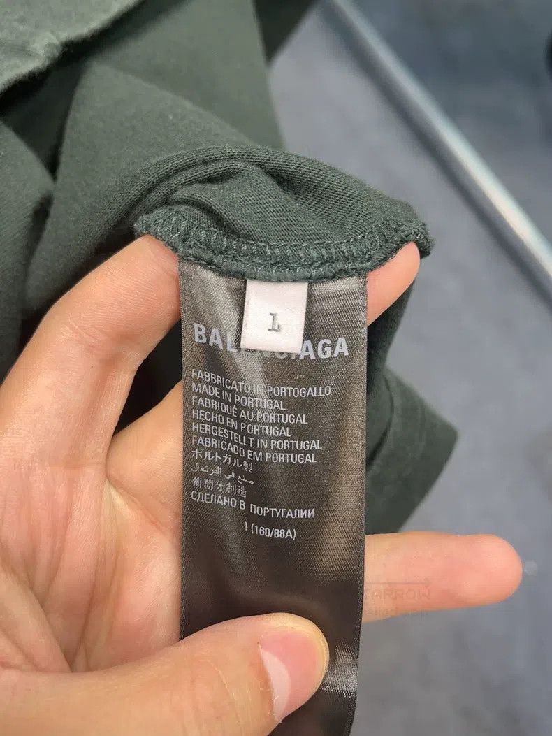 Balenciaga Balenciaga Brand Logo Letter Printed Crewneck Short Sleeve Size US S / EU 44-46 / 1 - 4 Thumbnail