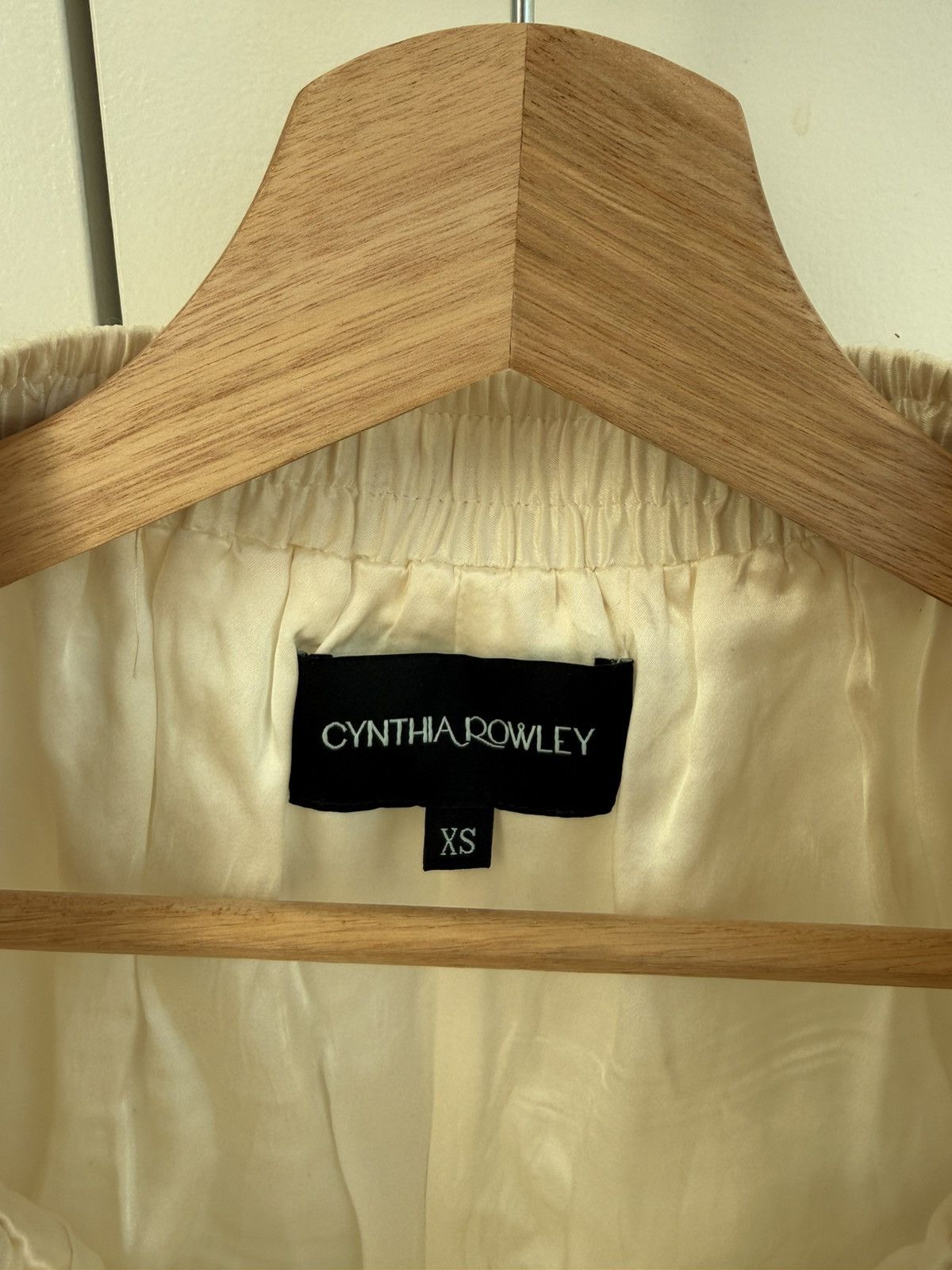 Other Cynthia Rowley Cream Sequin Shorts with Side Stripe – XS Size 25" / US 0 / IT 36 - 2 Thumbnail
