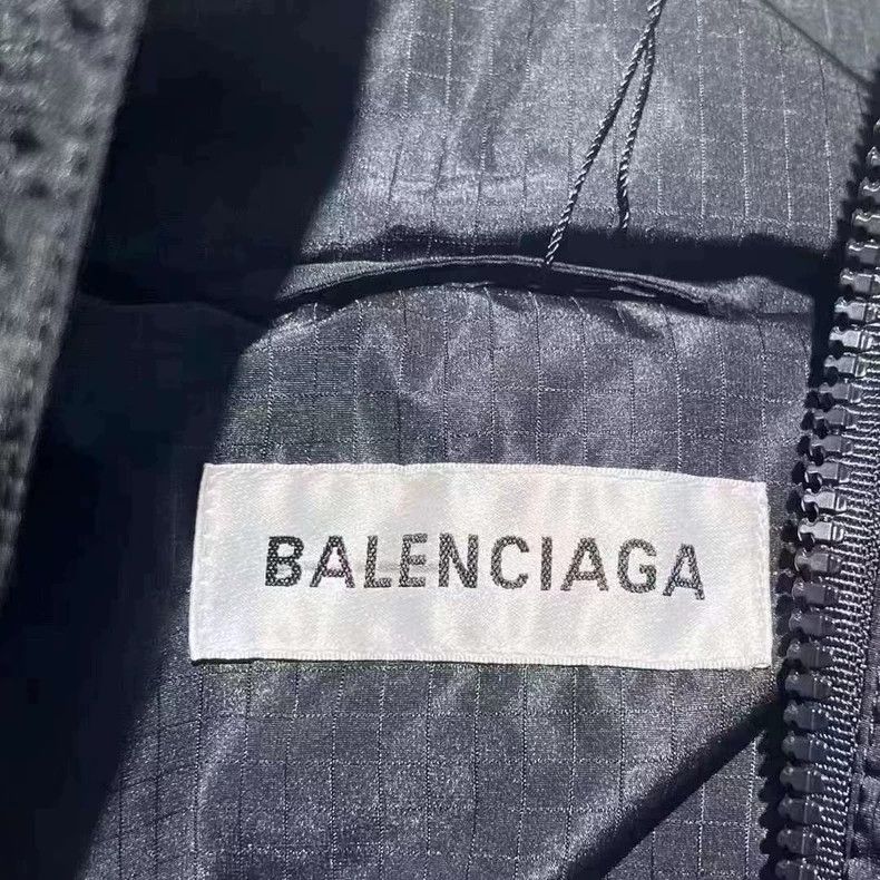 Balenciaga Balenciaga Black neckline embroidered logo bread down jacke Size US XS / EU 42 / 0 - 3 Thumbnail