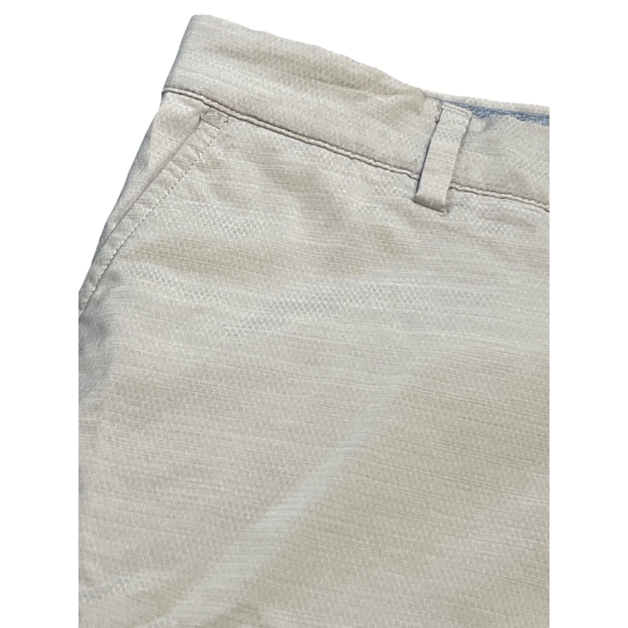 Greg Norman Greg Norman Beige Golf Shorts Khaki Mens Size 42 Size US 42 / EU 58 - 2 Thumbnail