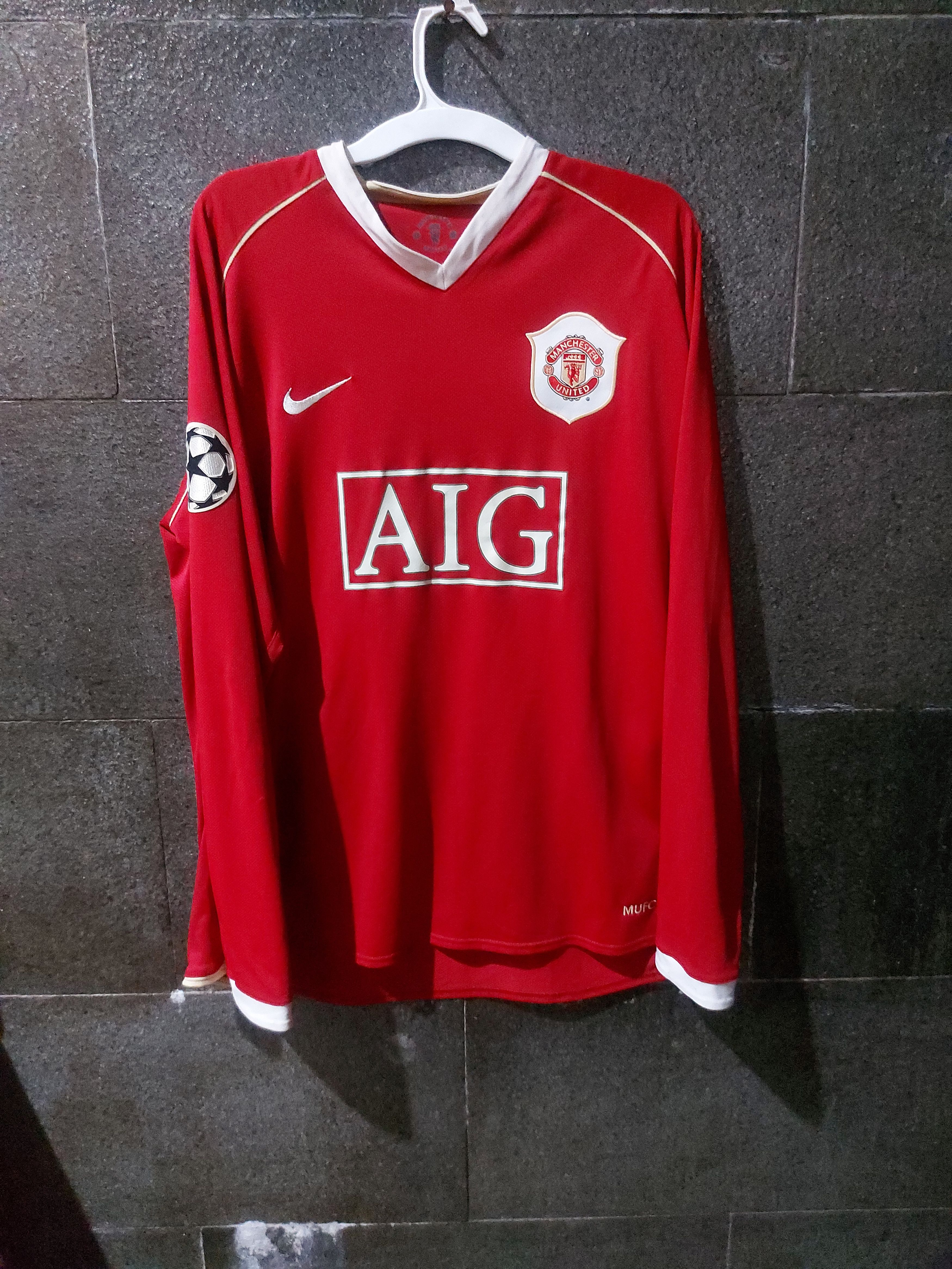 Image of Umbro X Vintage Jersey Manchester United 2006 in Red, Men's (Size XL)