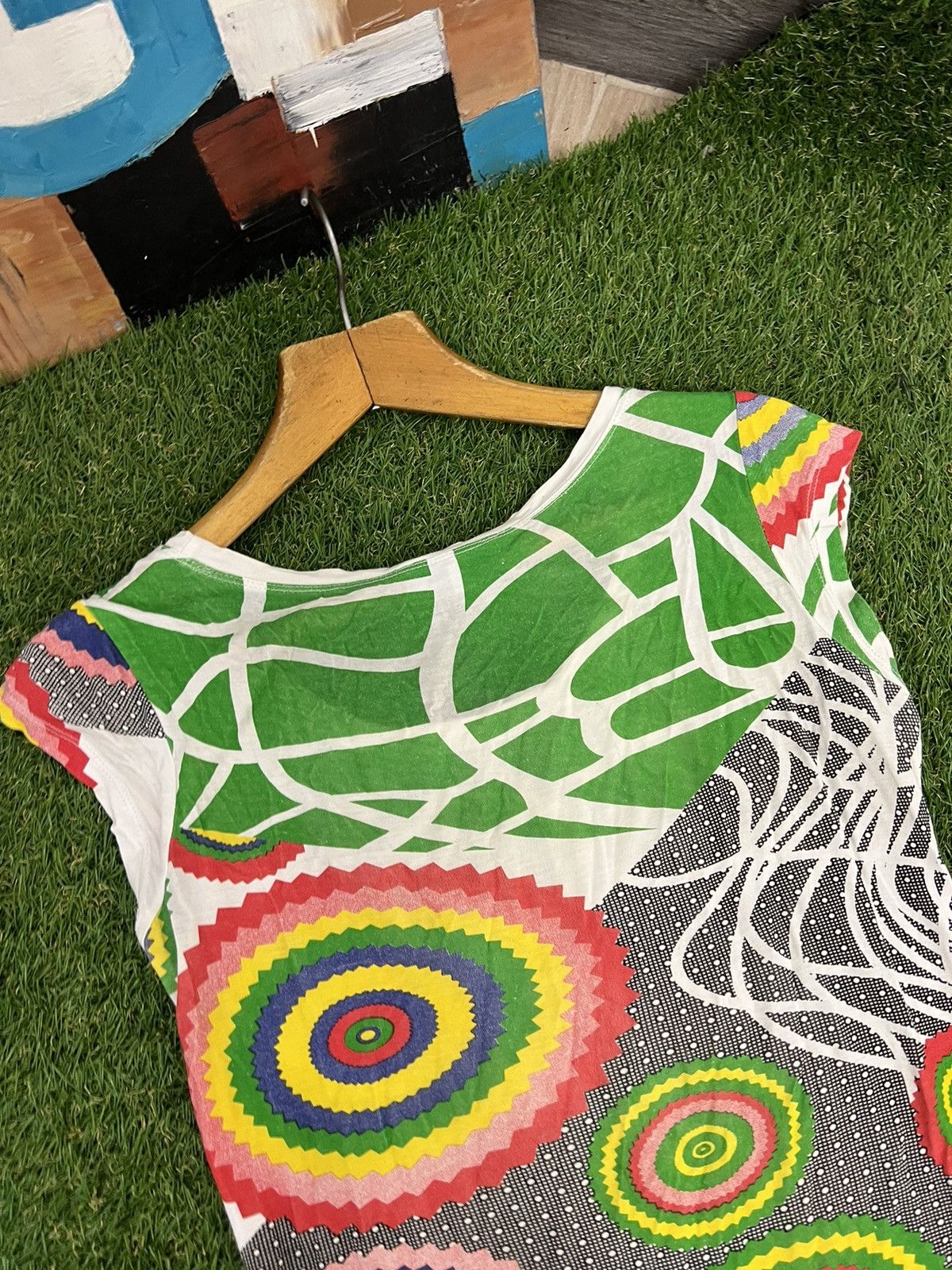 Moschino Vintage Moschino 'peace signs' Crazy Pattern Tank Top Size M / US 6-8 / IT 42-44 - 8 Thumbnail