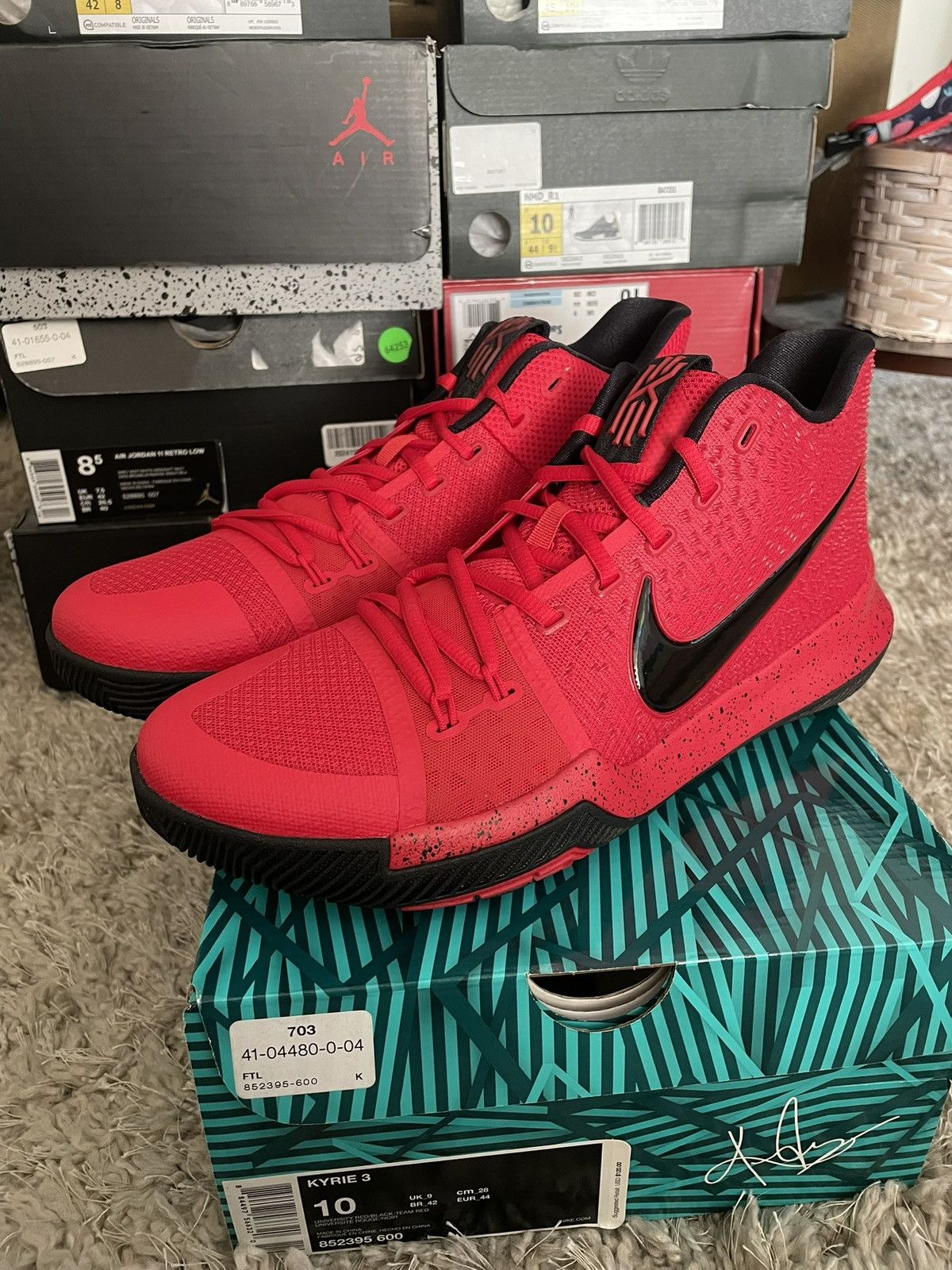 Nike Nike Kyrie 3 Candy Apple sz 10 Size US 10 / EU 43 - 1 Thumbnail