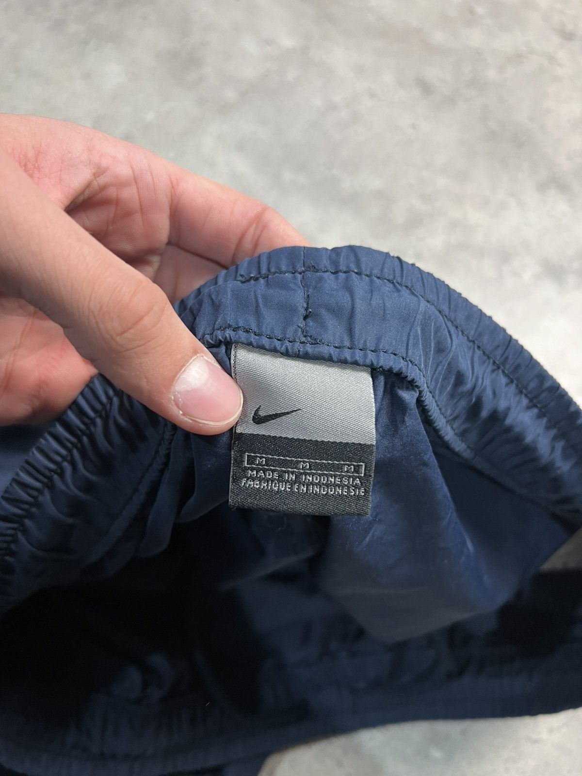 Nike Vintage Nike nylon pants in black with swoosh mens 00s Size US 32 / EU 48 - 5 Thumbnail