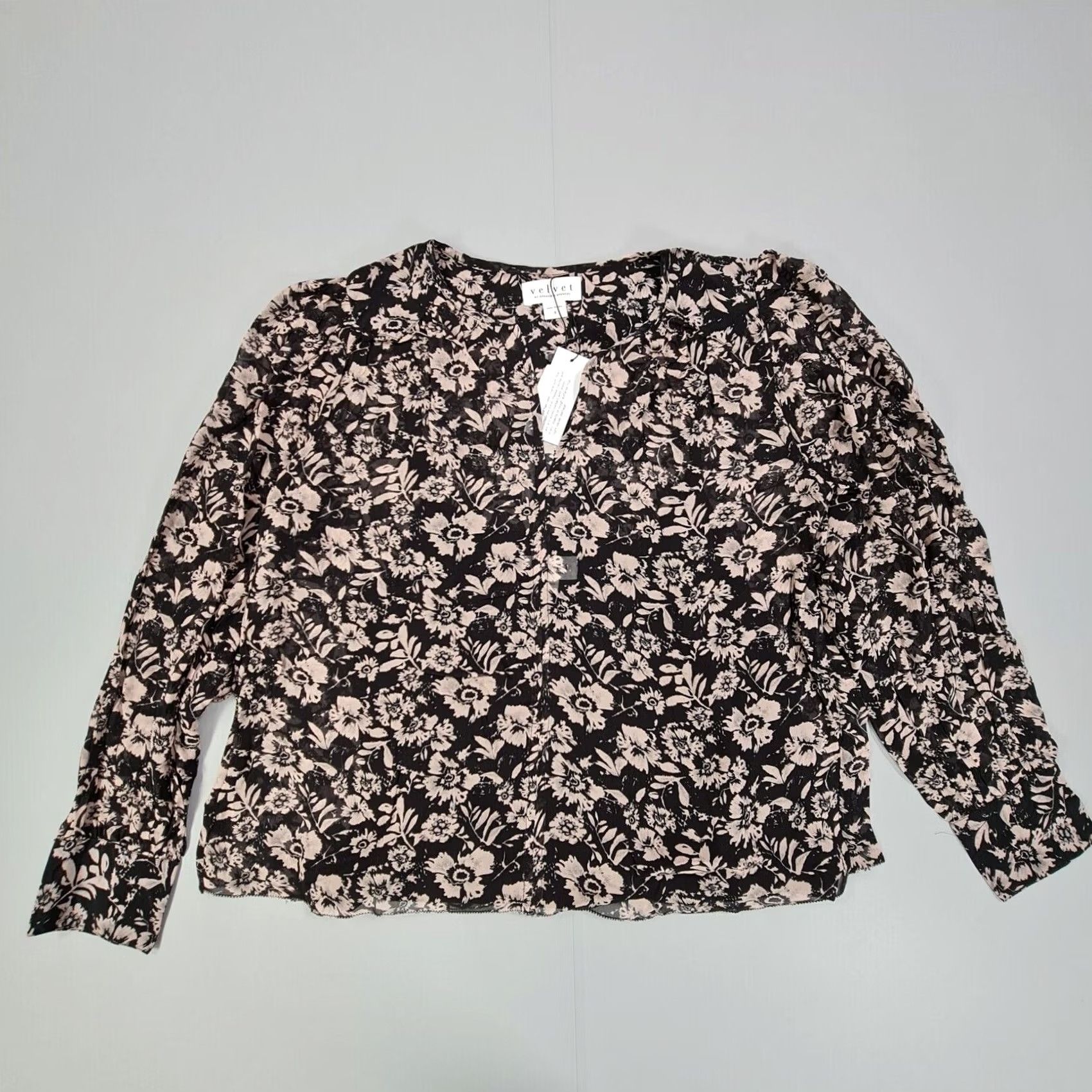 Velvet Velvet by Graham & Spencer Blouse Womens XS Black Floral Long Sleeve Henley Pullover Viscose Dry Clean Only Size XS / US 0-2 / IT 36-38 - 2 Thumbnail