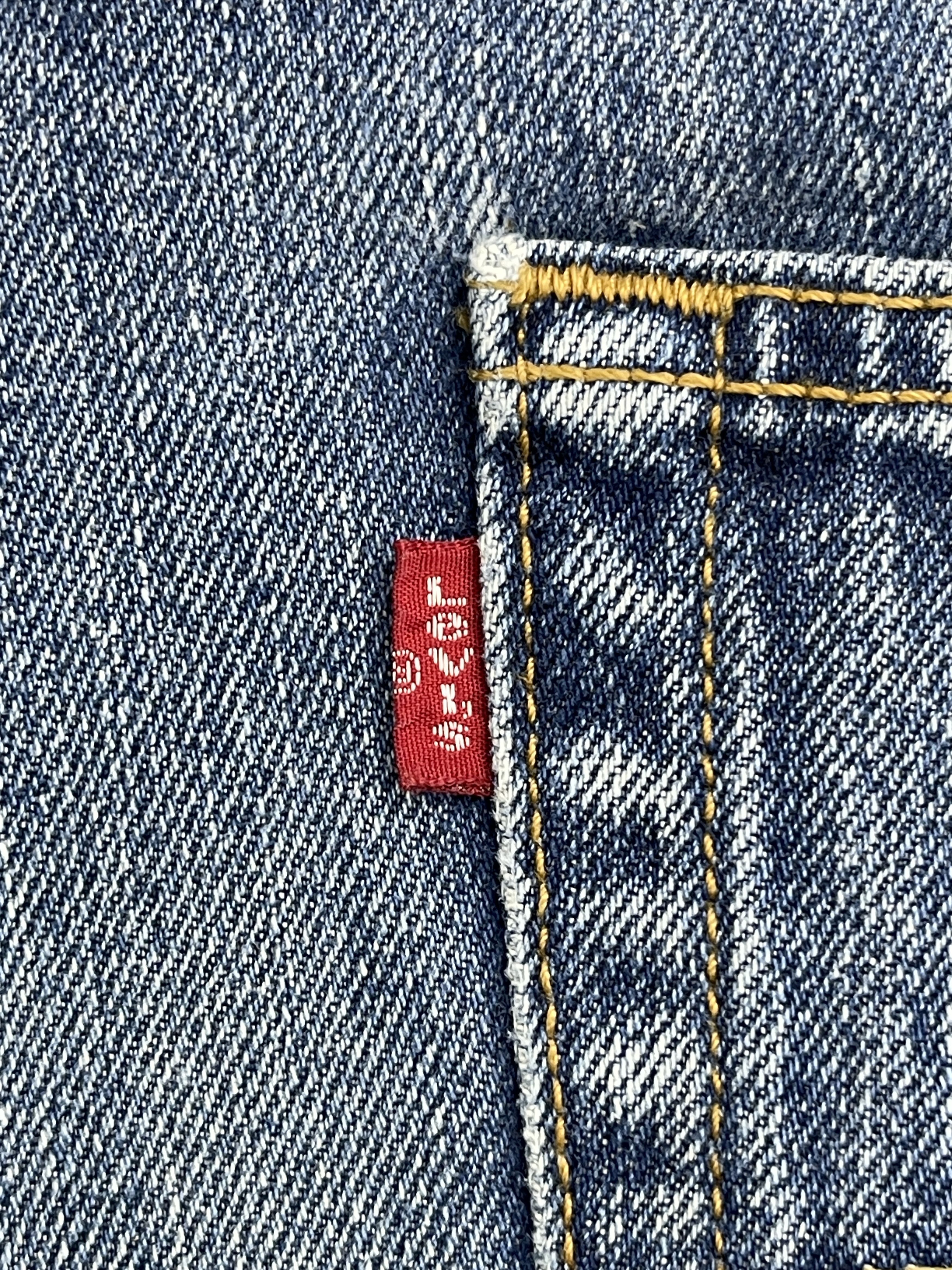 Levi's × Vintage Distressed Vintage 90s Levis 501 Faded Blue Denim Jeans Size US 37 - 6 Thumbnail