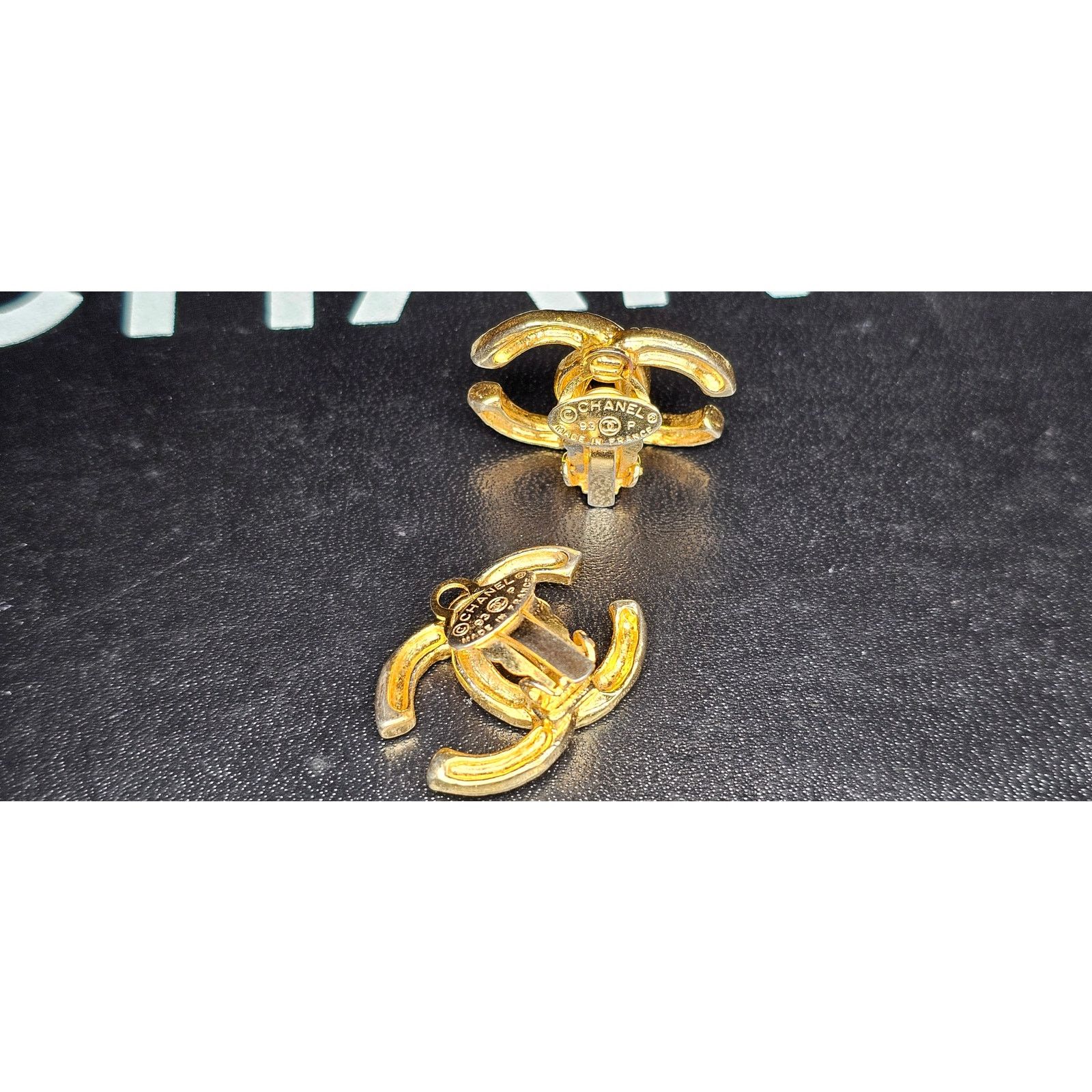Chanel Chanel 1993 Ridged CC Clip-On Earrings Size ONE SIZE - 5 Thumbnail