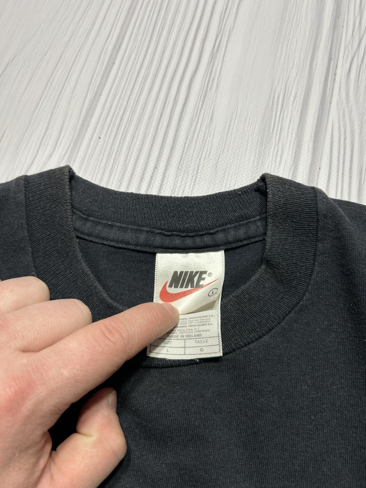 Nike Hype Vintage Nike Center Swoosh Tee 90s Size L Size US L / EU 52-54 / 3 - 15 Thumbnail