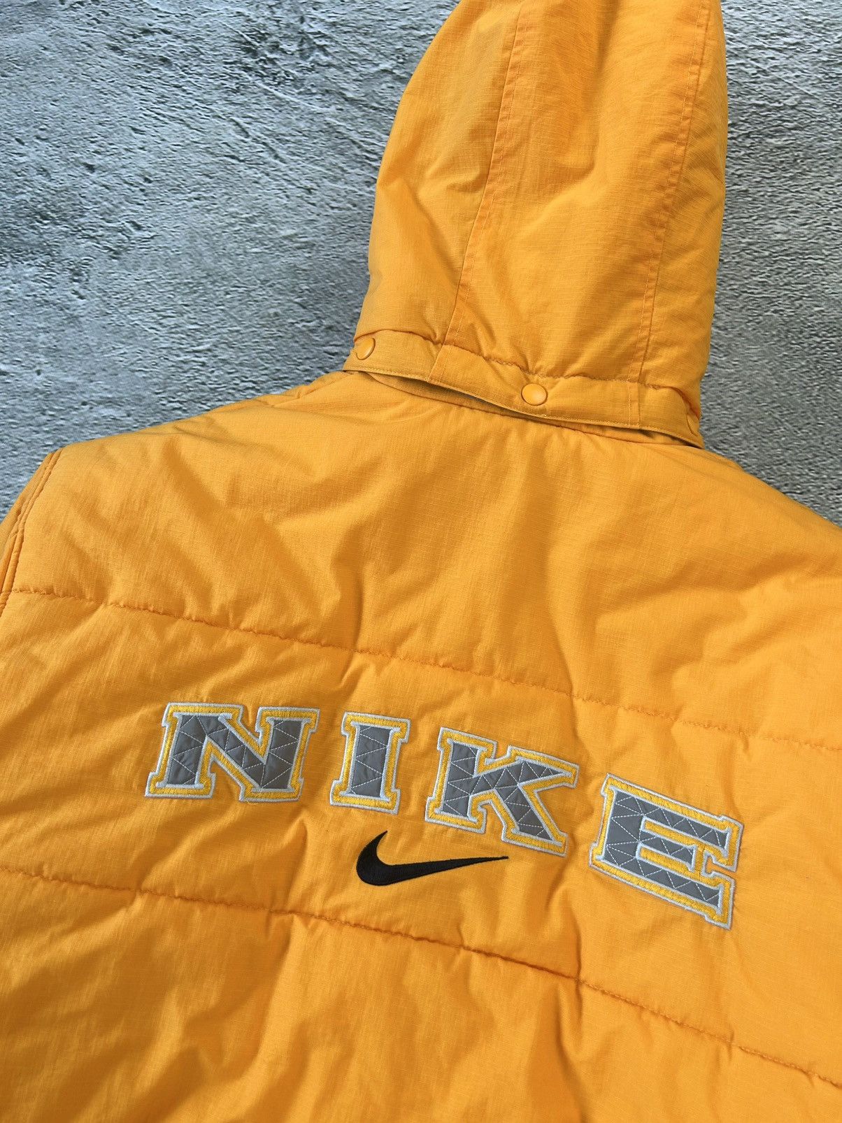 Nike × Vintage Nike vintage puffer jacket big logo 90s orange Size US L / EU 52-54 / 3 - 2 Thumbnail