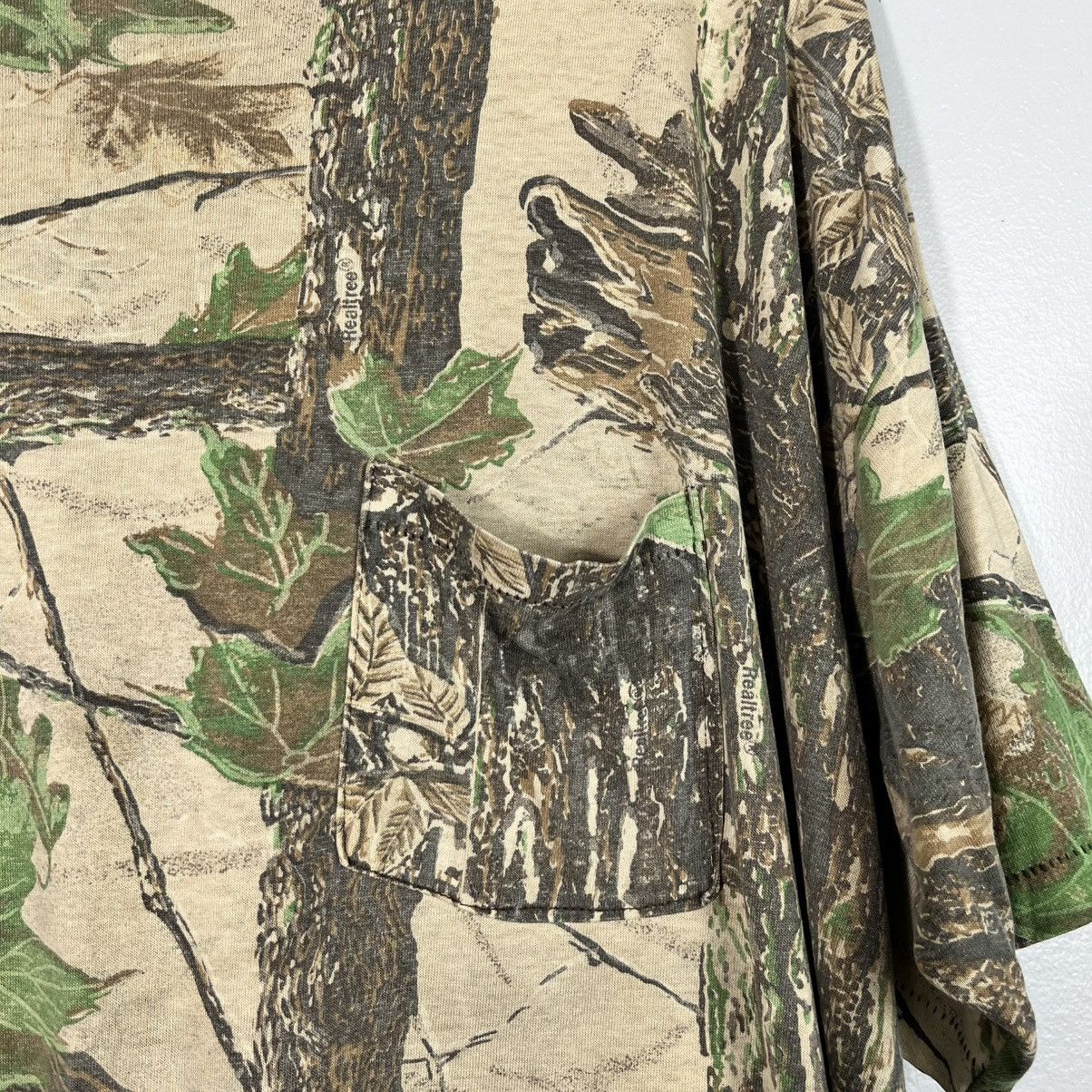 Vintage Vintage 1980s Red Head Single Stitch Camo Camouflage T-Shirt Size US XL / EU 56 / 4 - 2 Thumbnail
