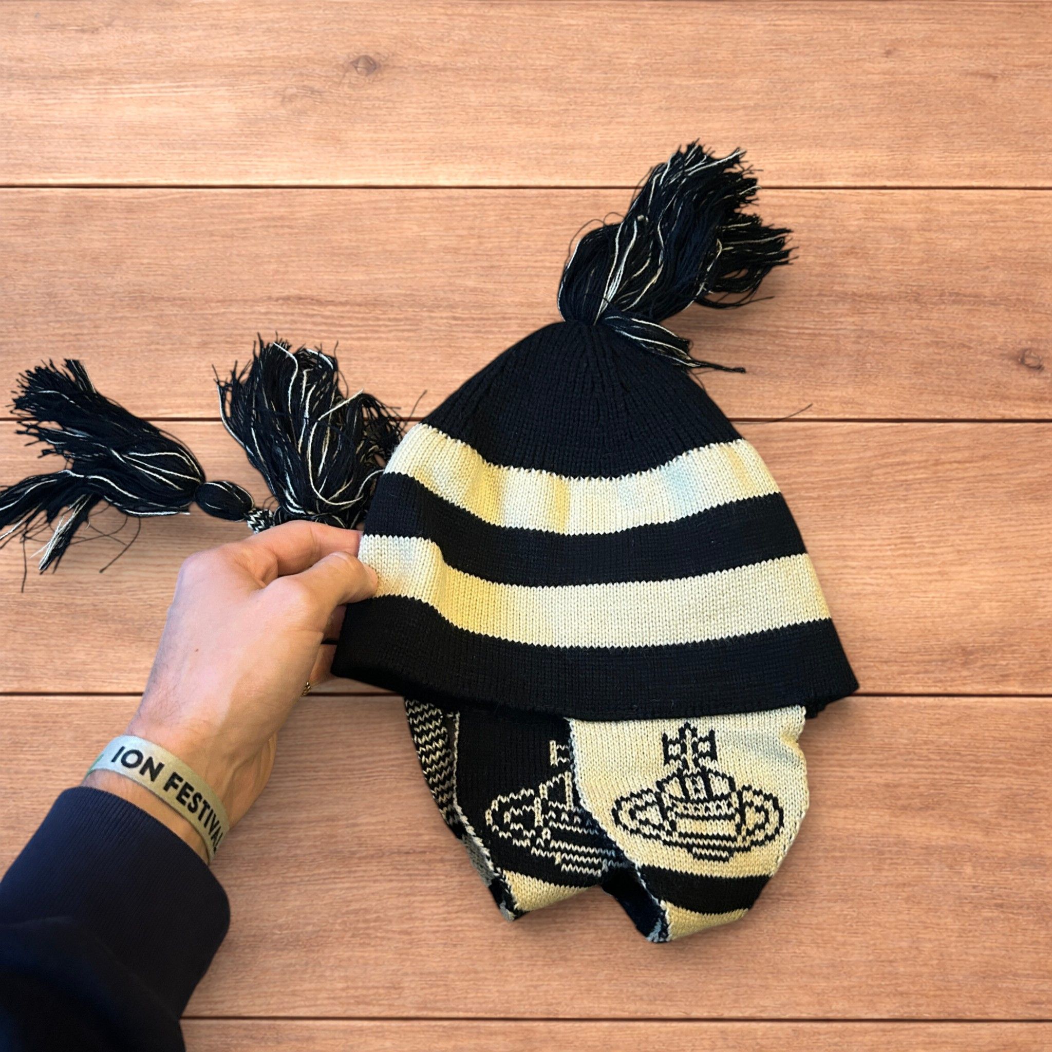 Japanese Brand Vintage style Dappy ear flap bobble hat in black/beige. Size ONE SIZE - 2 Thumbnail