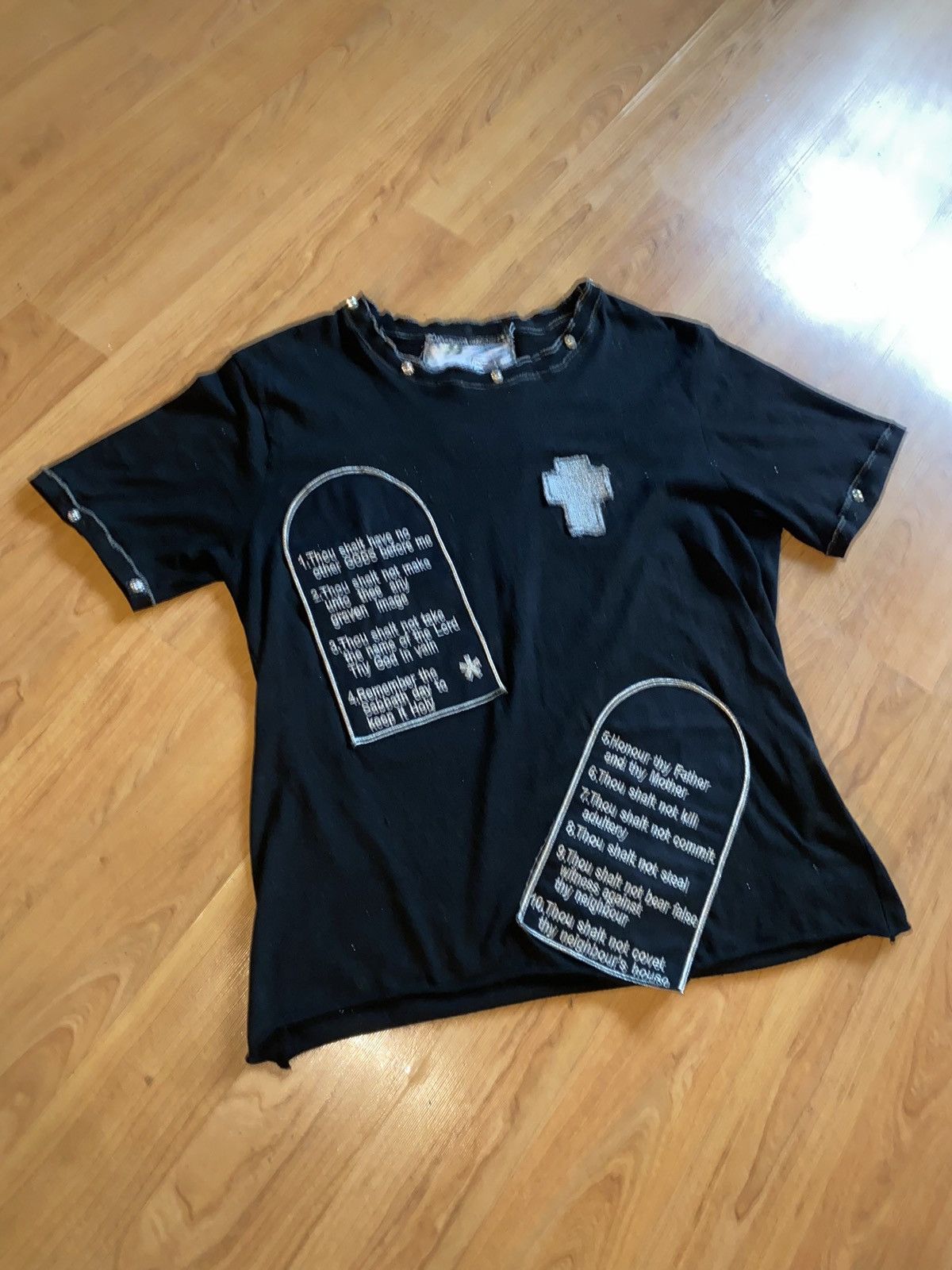 Japanese Brand Black Jeweled DECALOUGE T-Shirt Size US S / EU 44-46 / 1 - 2 Thumbnail
