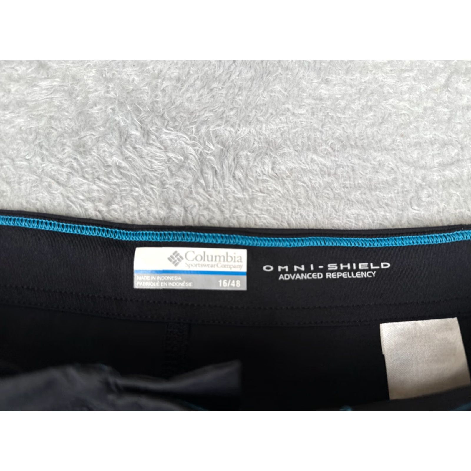 Vintage Columbia Shorts Women Black Nylon Shield Sweat Zipper Pockets Hike Camp 16 36x5 Size 38" / US 16 / IT 52 - 7 Thumbnail