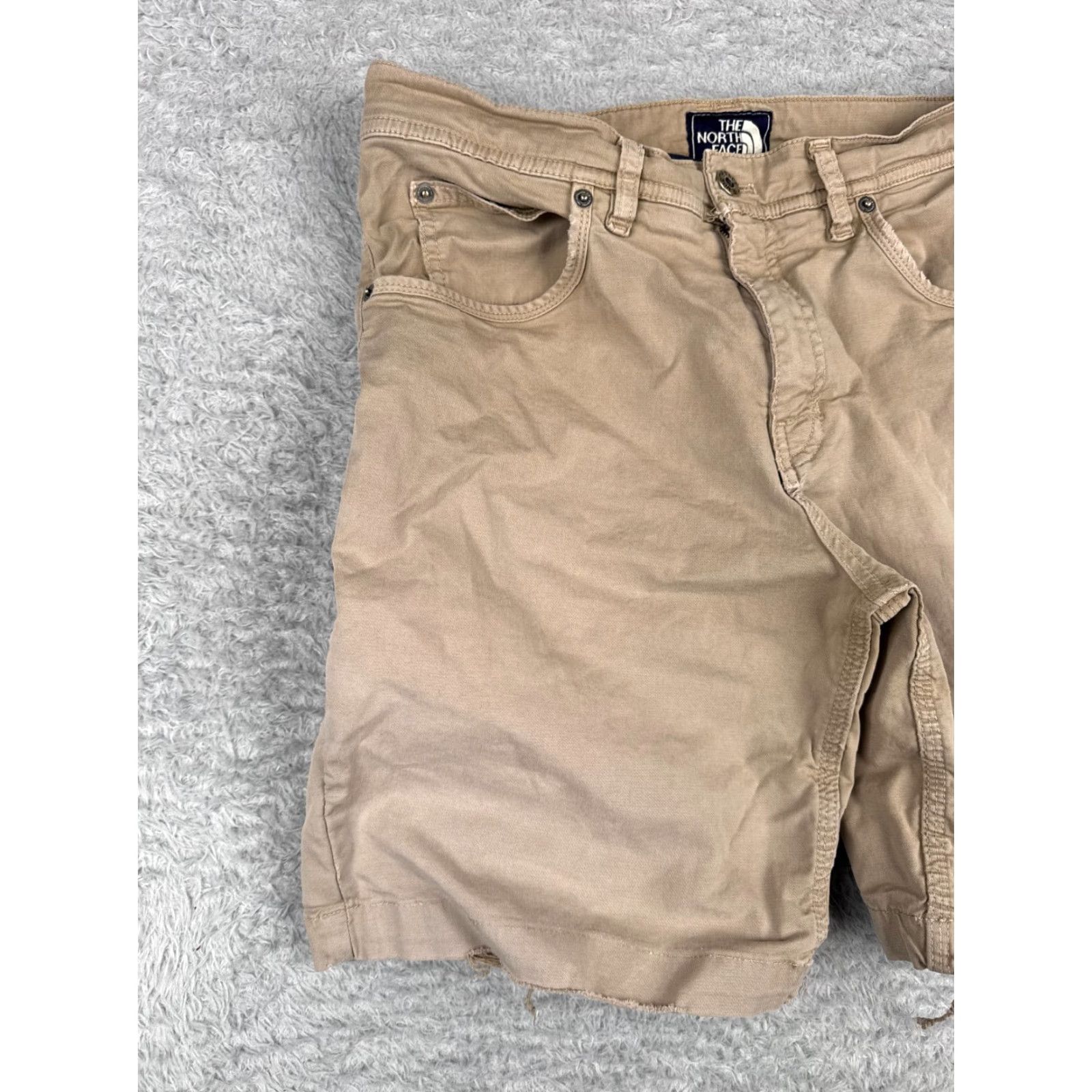 The North Face VINTAGE The North Face Shorts Mens Regular 30 Beige Cotton Twill 8 Inseam Casual Shell Logo Adjustable Waist Mens Size US 30 / EU 46 - 2 Thumbnail