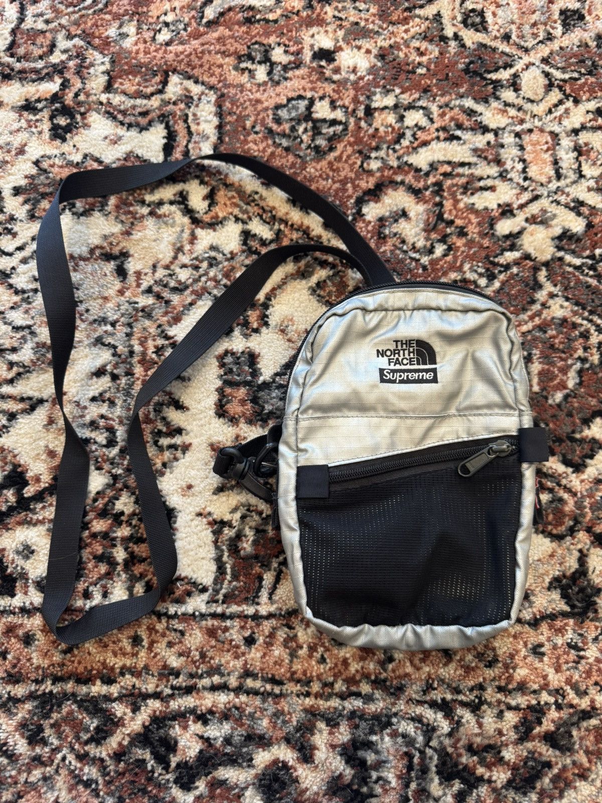 Supreme × The North Face Supreme x The North Face Metallic  